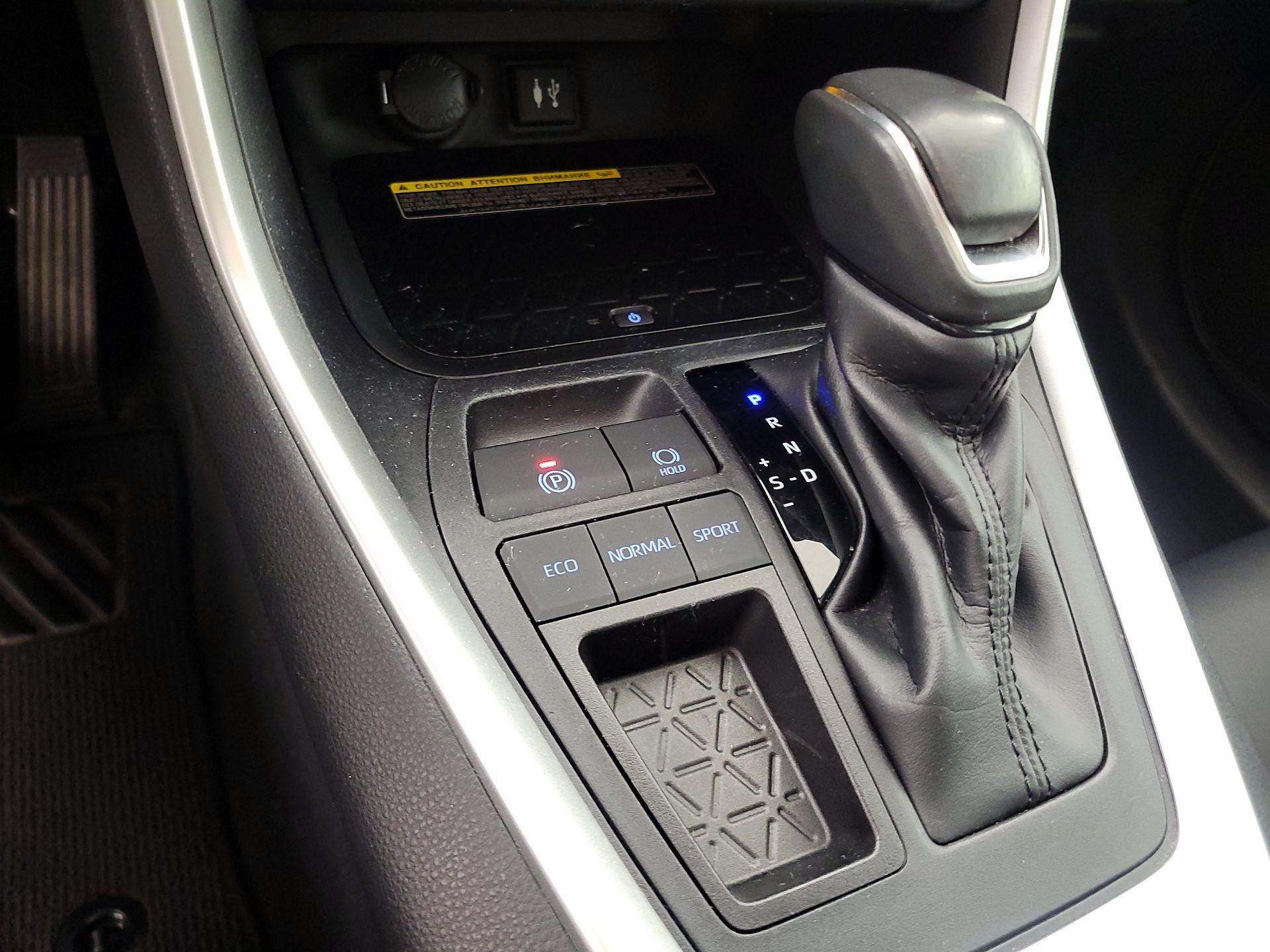 Thumbnail: 2019 Toyota RAV4 - 17