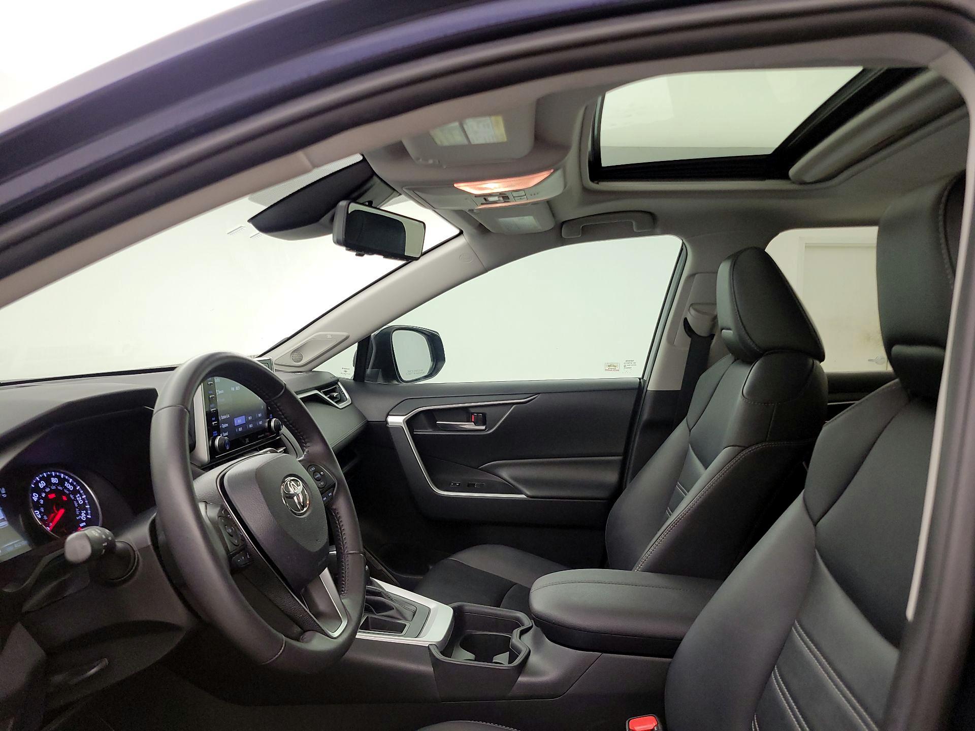 Thumbnail: 2019 Toyota RAV4 - 19