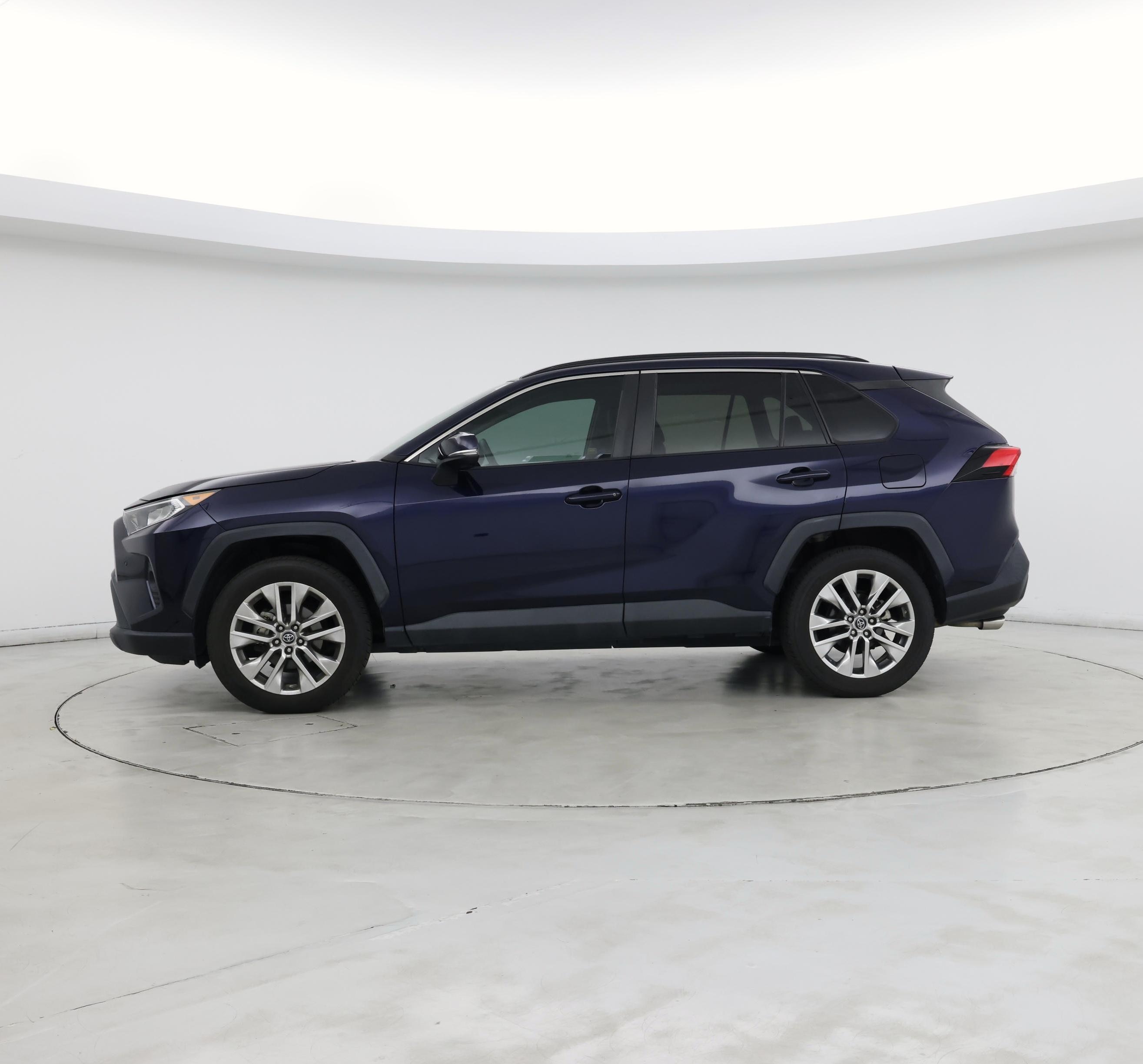 Thumbnail: 2019 Toyota RAV4 - 3