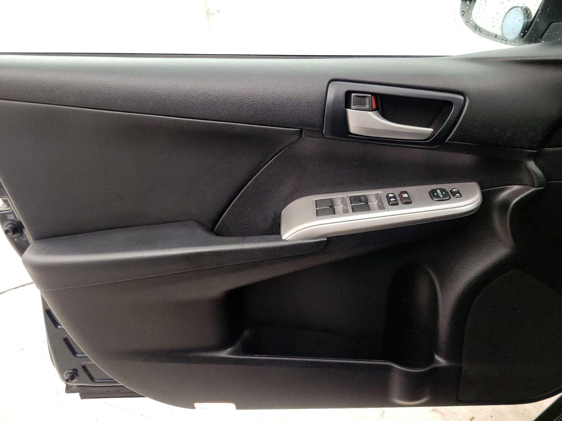 Thumbnail: 2014 Toyota Camry - 12