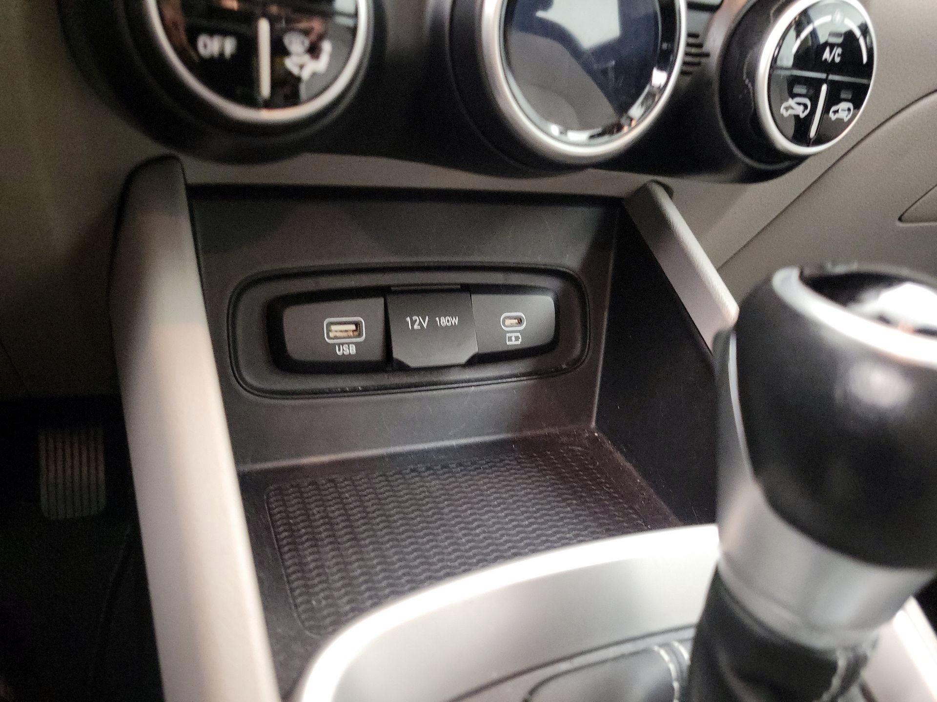 Thumbnail: 2023 Hyundai Venue - 18