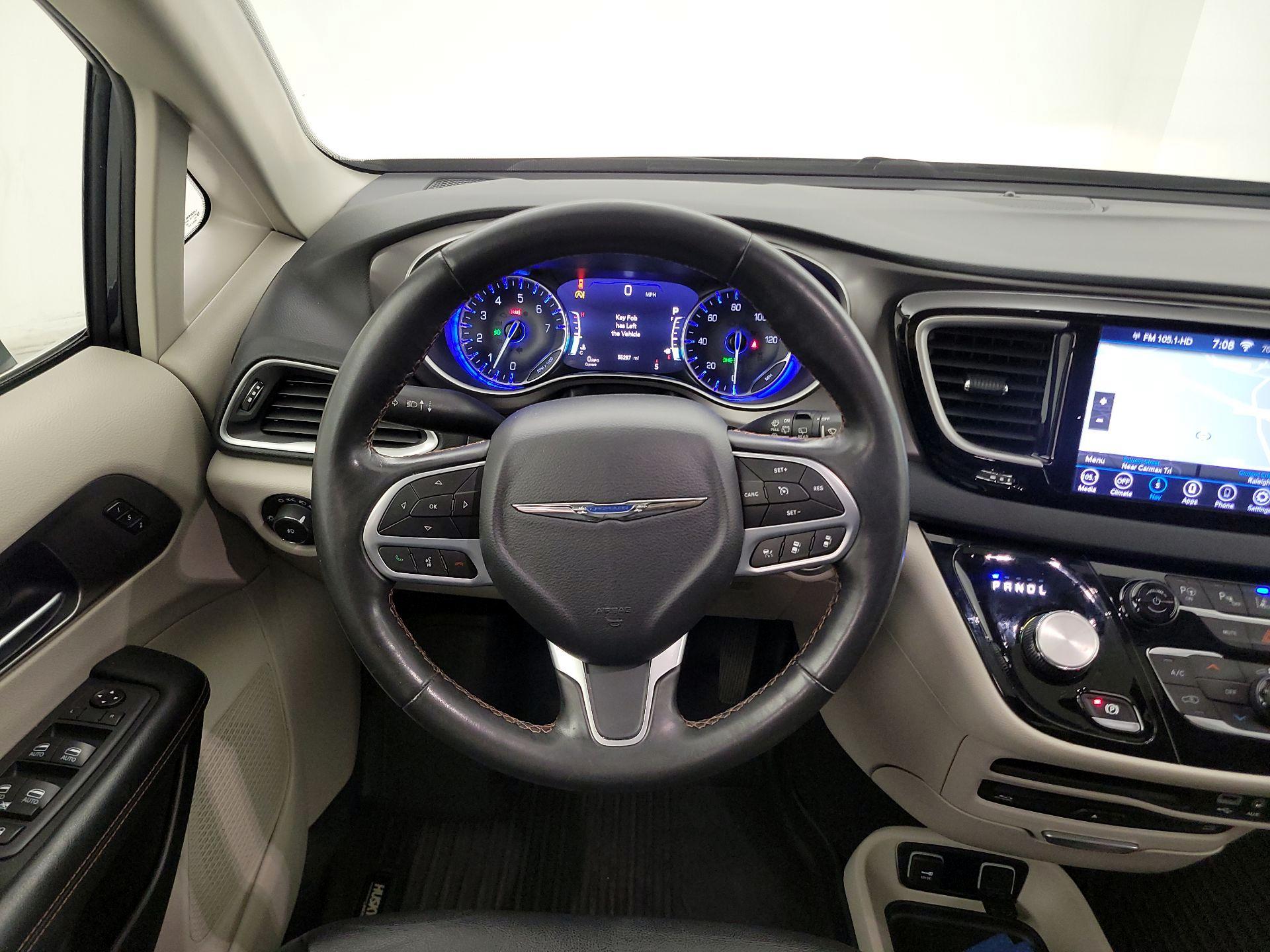 Thumbnail: 2020 Chrysler Pacifica - 10