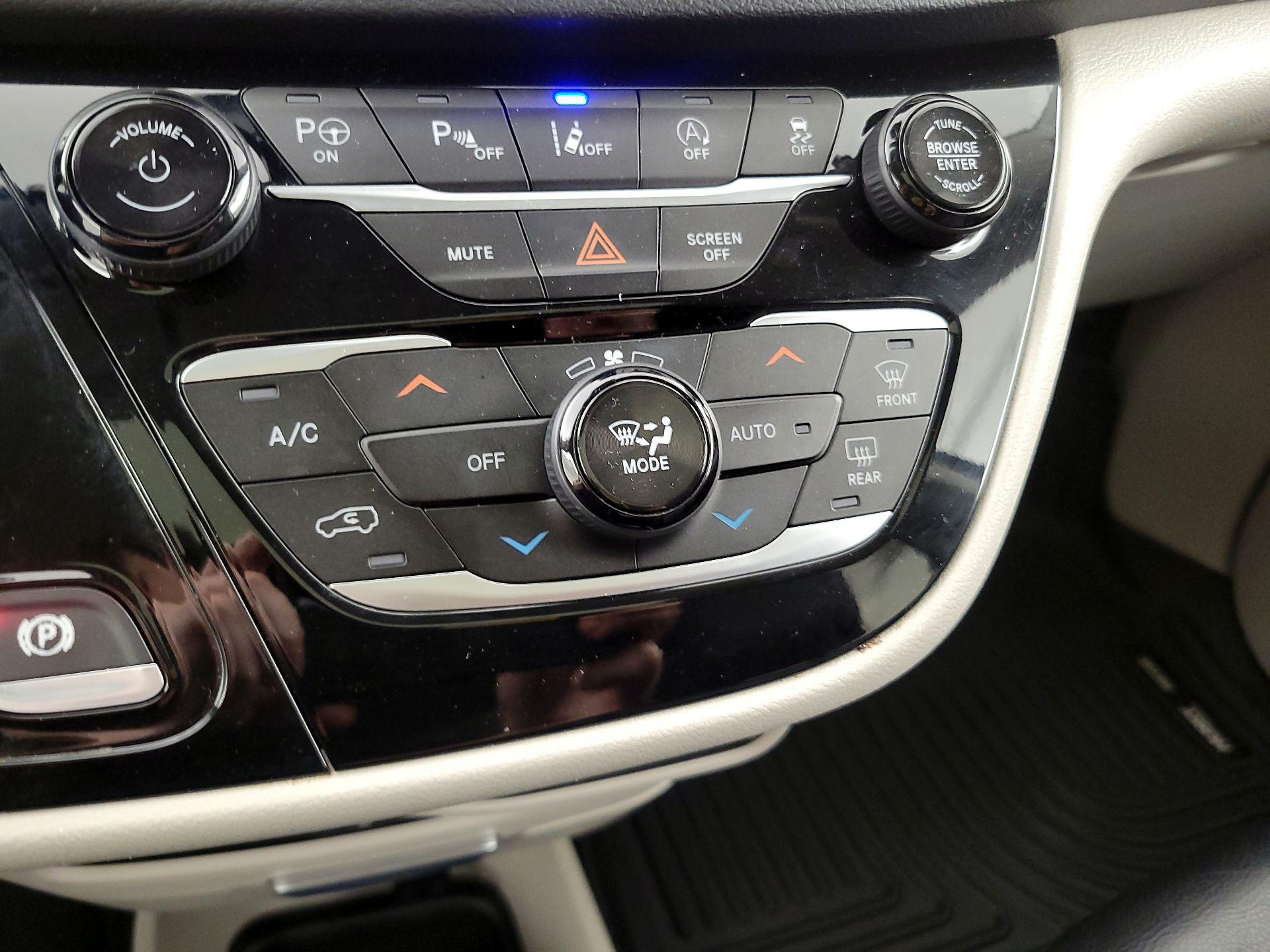 Thumbnail: 2020 Chrysler Pacifica - 17