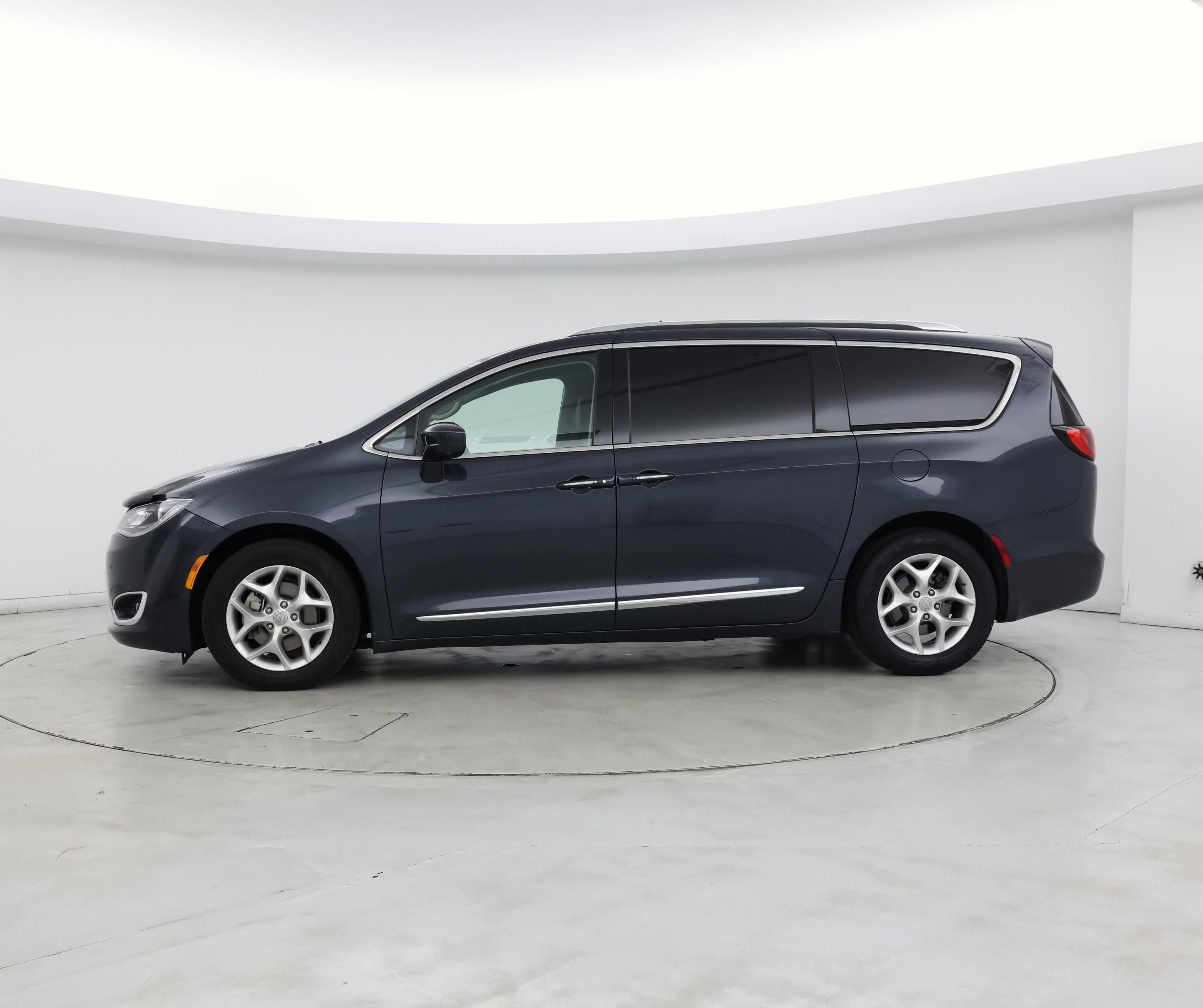 Thumbnail: 2020 Chrysler Pacifica - 3