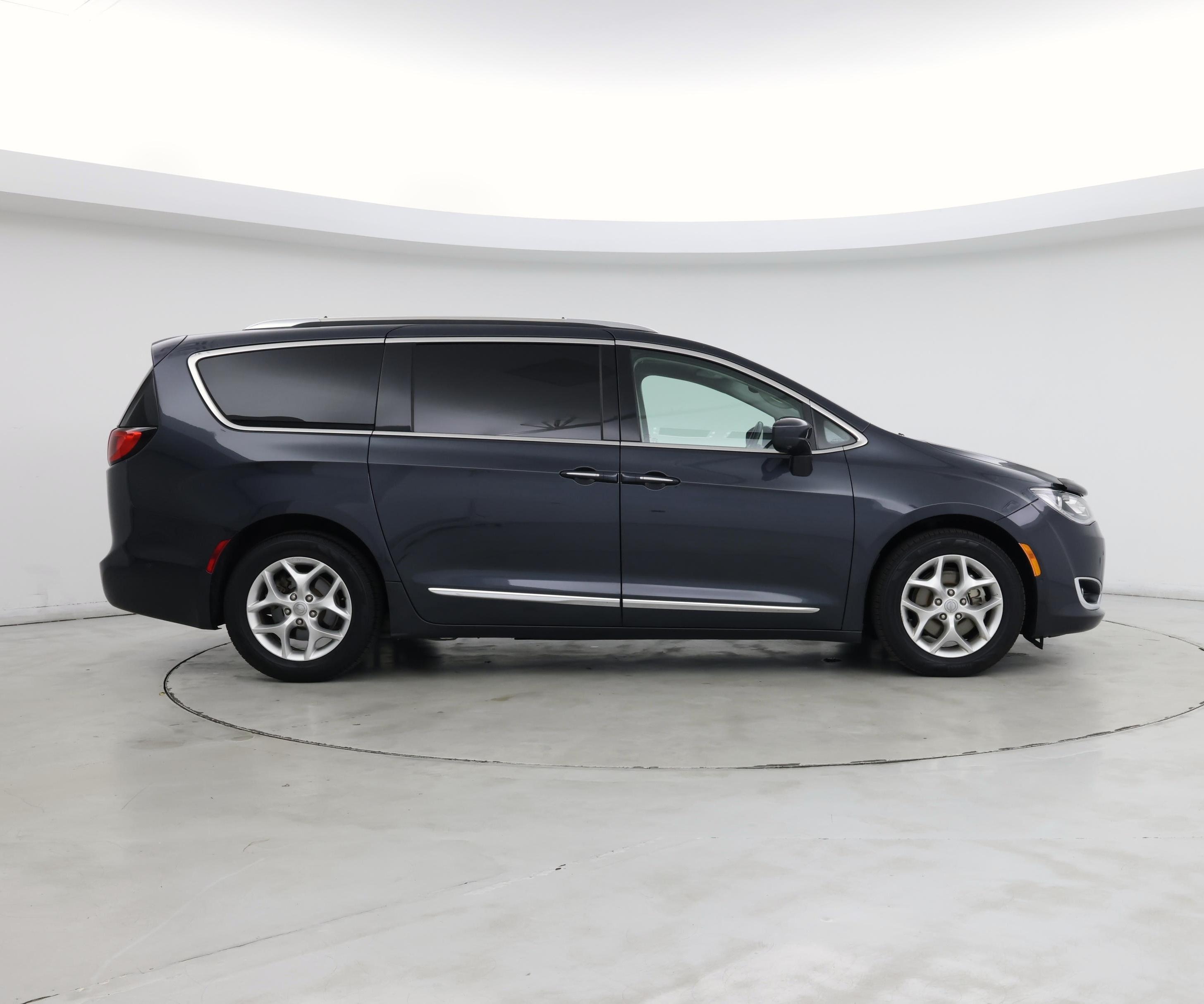 Thumbnail: 2020 Chrysler Pacifica - 7