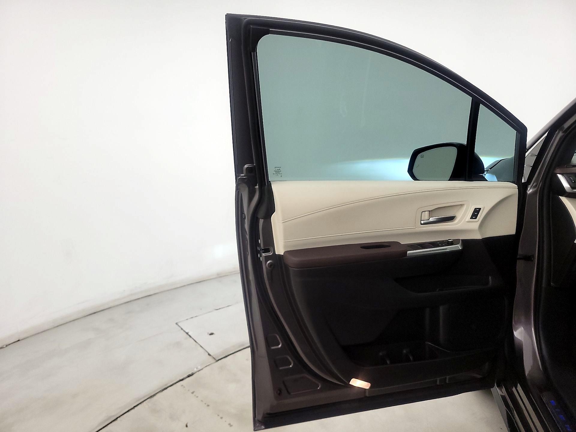 Thumbnail: 2024 Toyota Sienna - 12