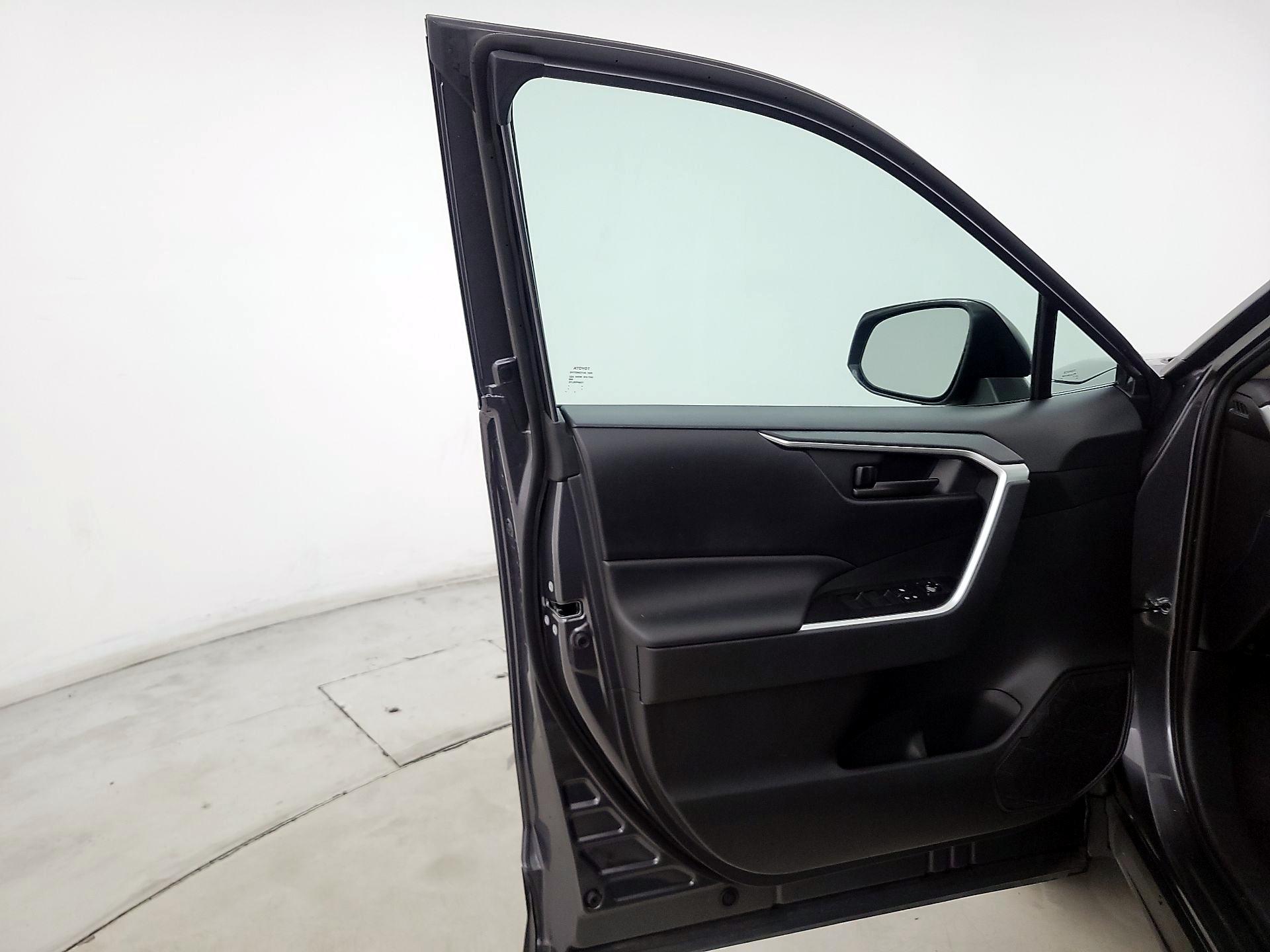Thumbnail: 2019 Toyota RAV4 - 12