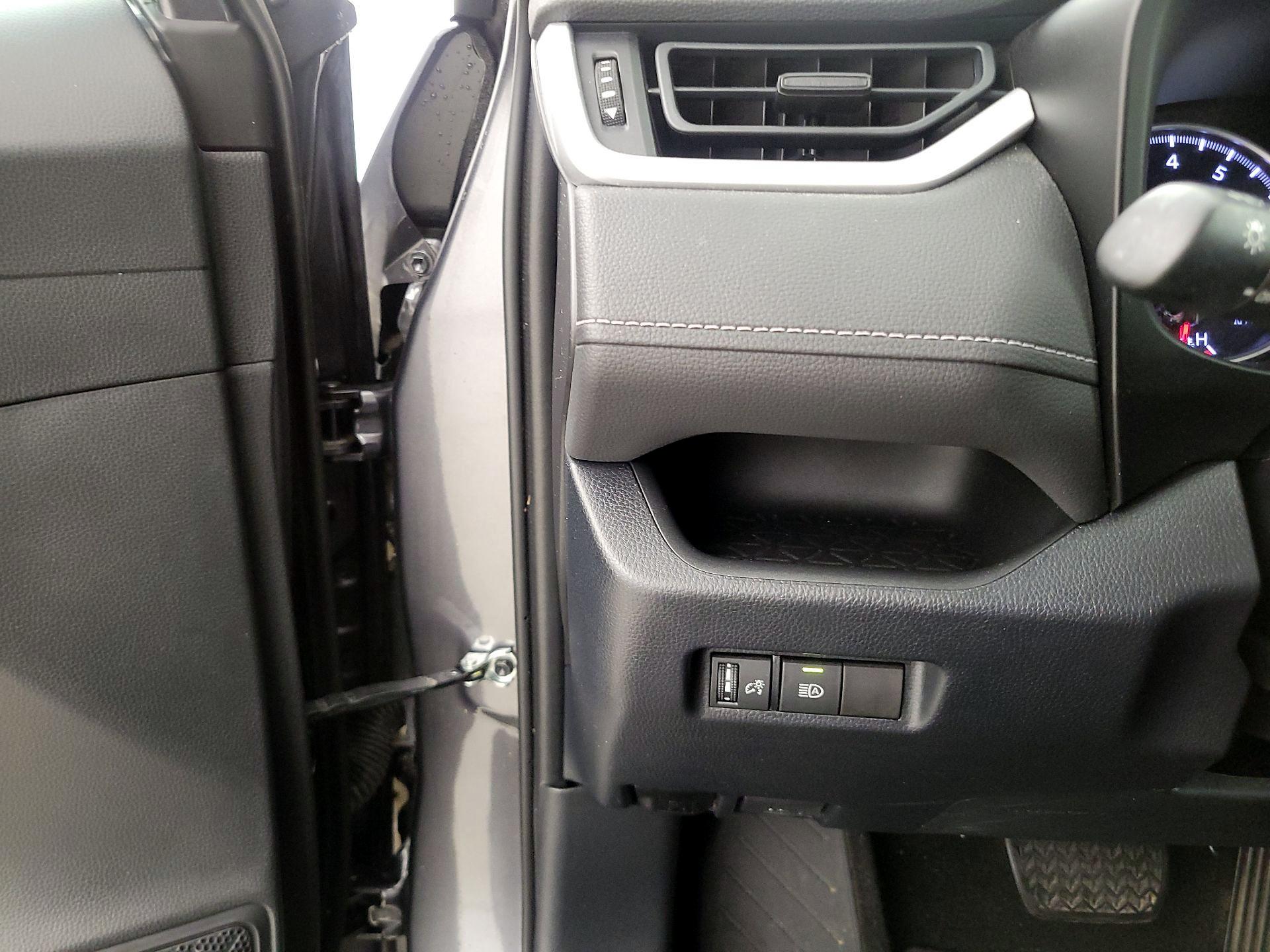 Thumbnail: 2019 Toyota RAV4 - 13