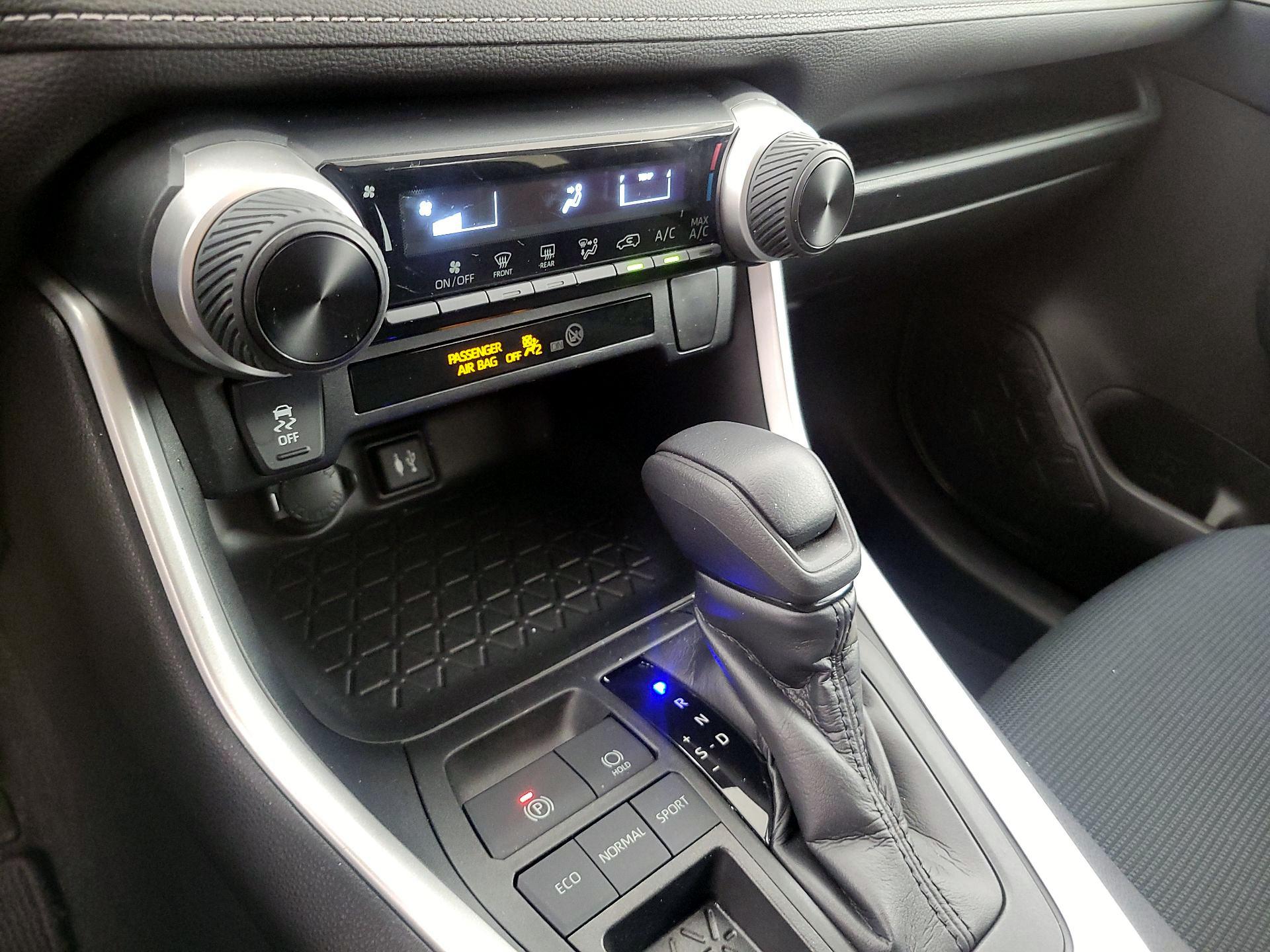 Thumbnail: 2019 Toyota RAV4 - 16
