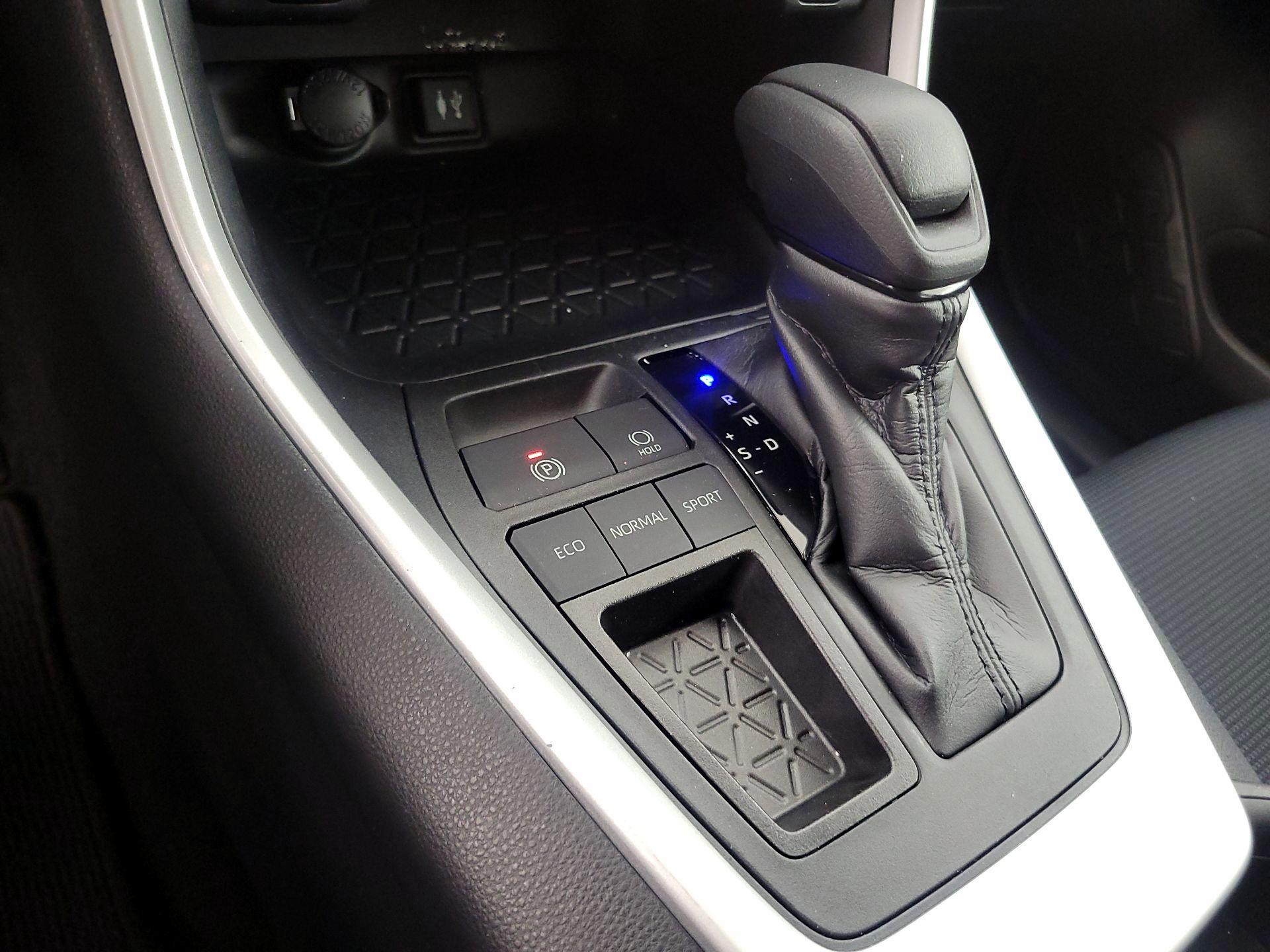 Thumbnail: 2019 Toyota RAV4 - 17