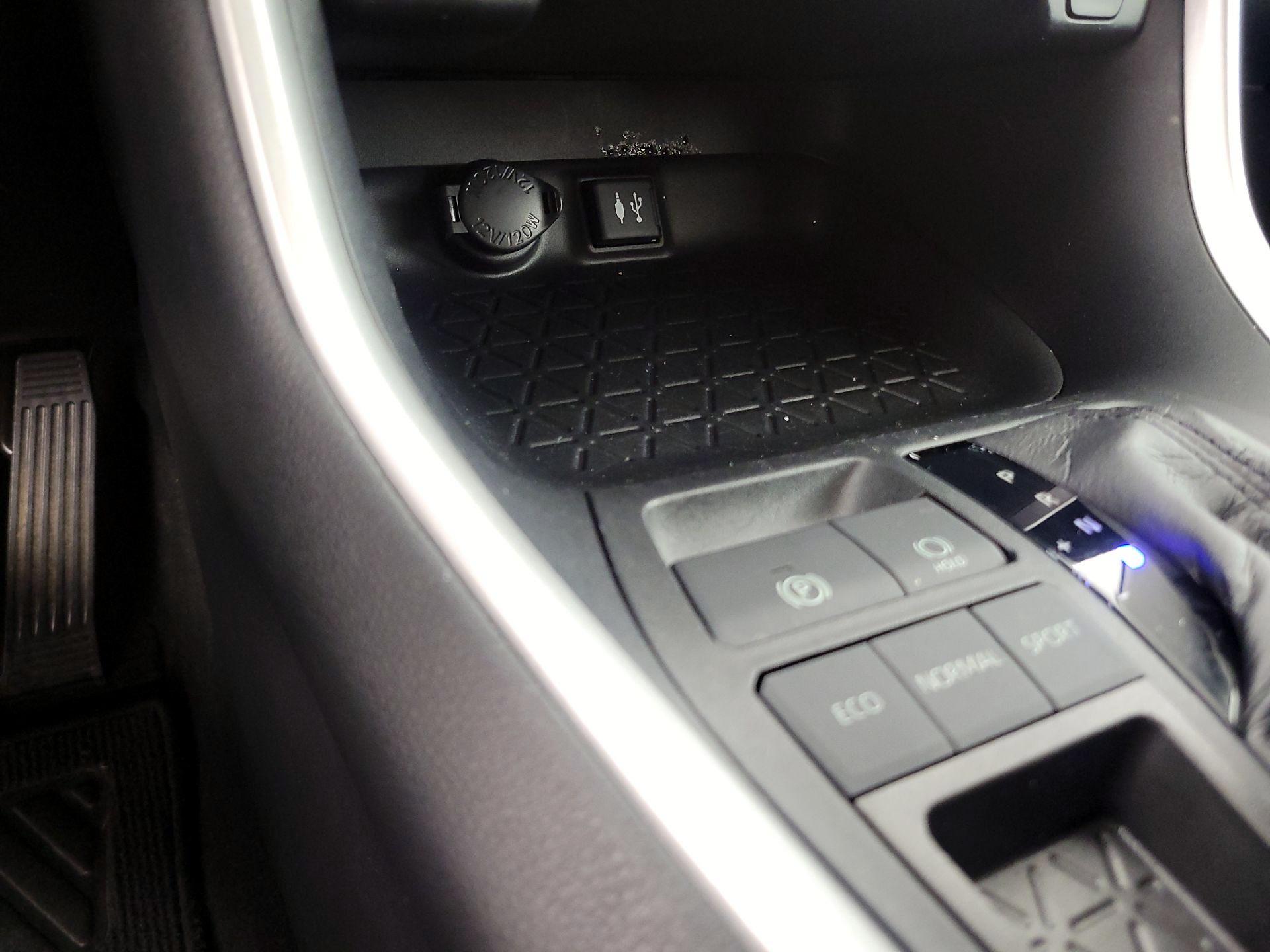 Thumbnail: 2019 Toyota RAV4 - 18