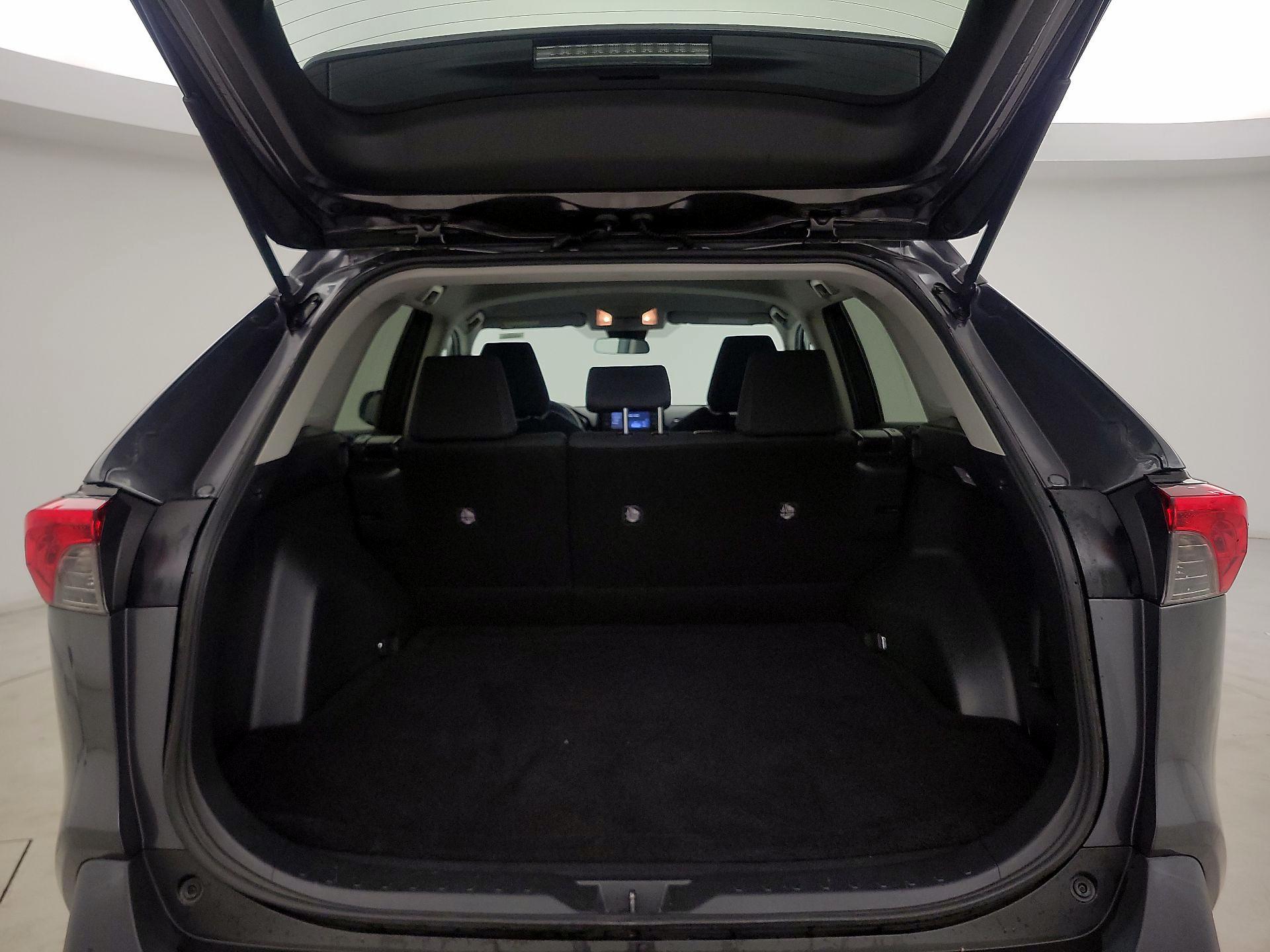 Thumbnail: 2019 Toyota RAV4 - 20