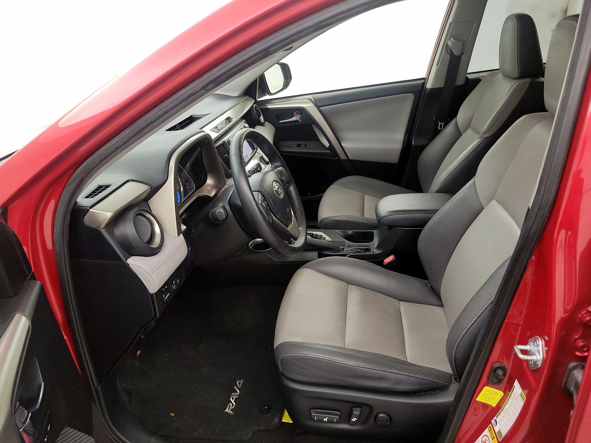 Thumbnail: 2015 Toyota RAV4 - 11
