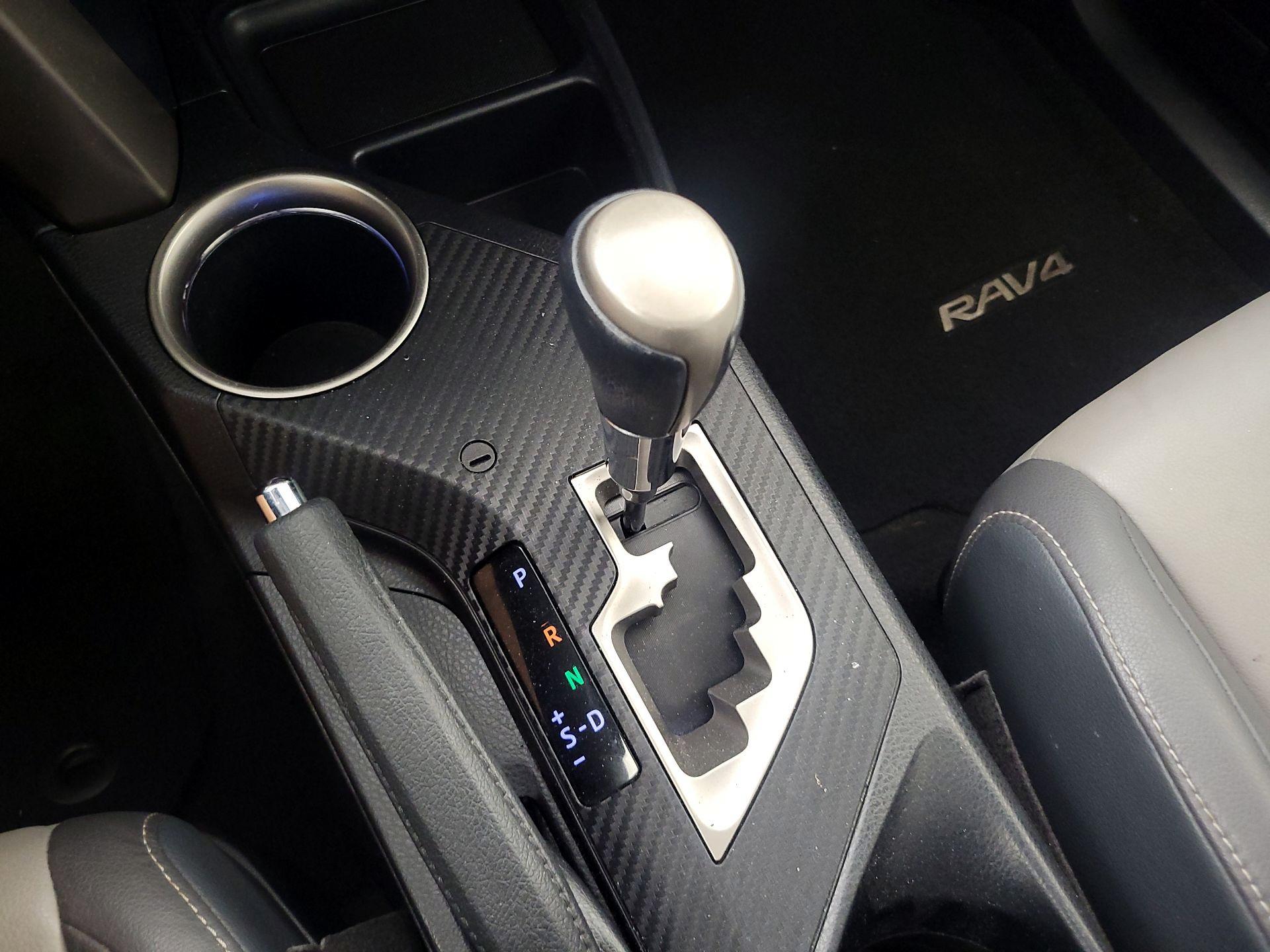 Thumbnail: 2015 Toyota RAV4 - 18