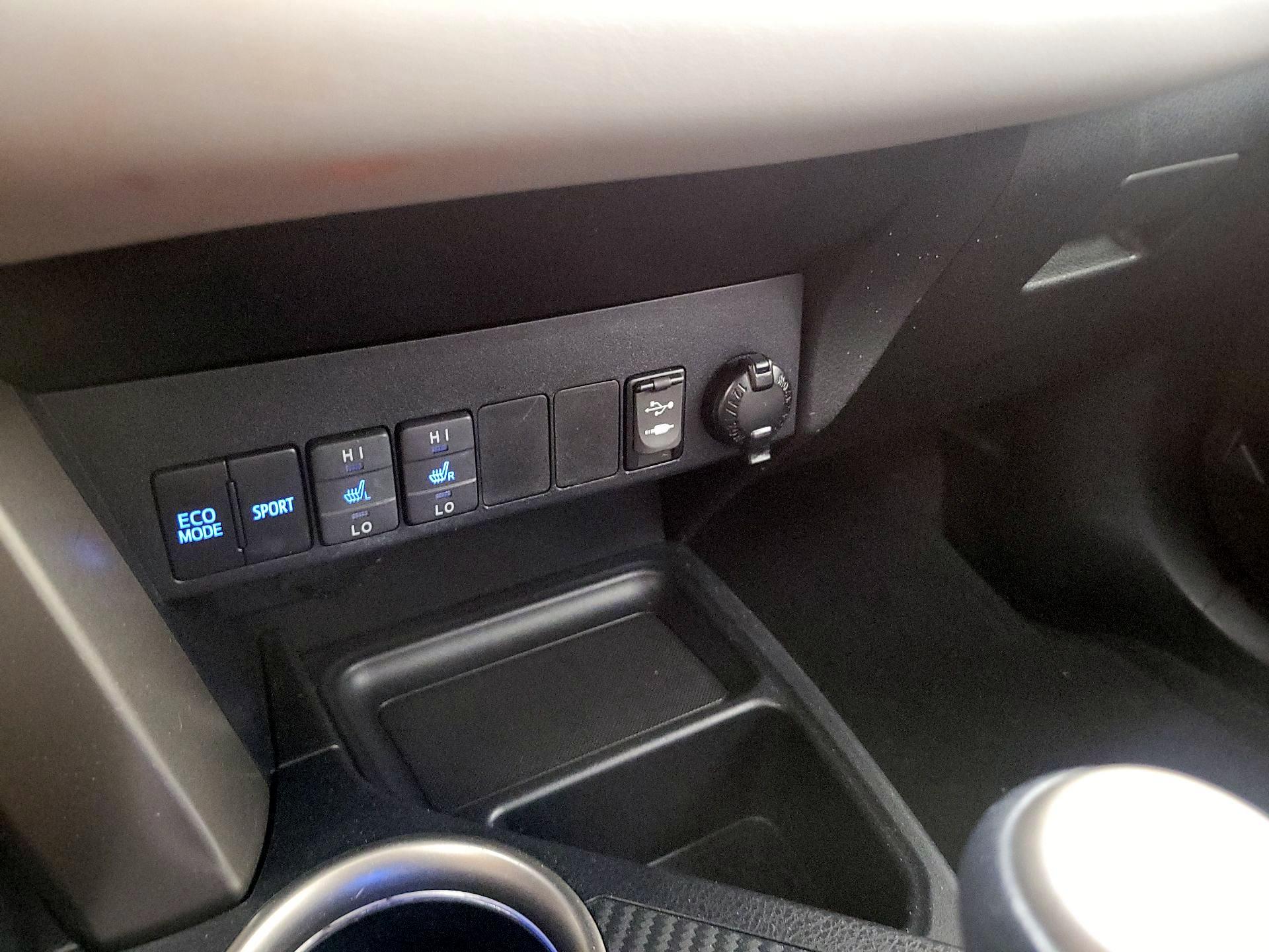 Thumbnail: 2015 Toyota RAV4 - 19