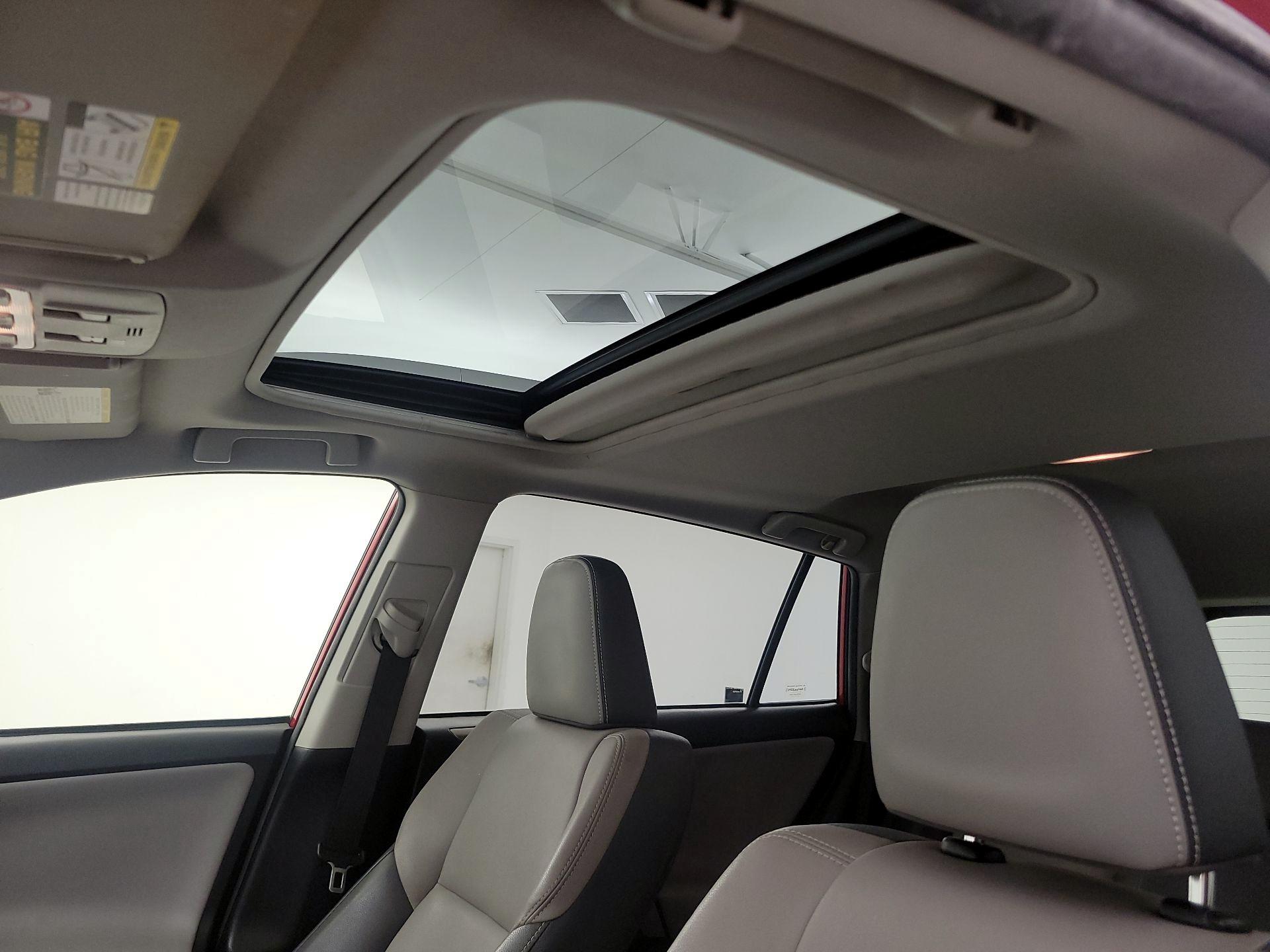 Thumbnail: 2015 Toyota RAV4 - 20