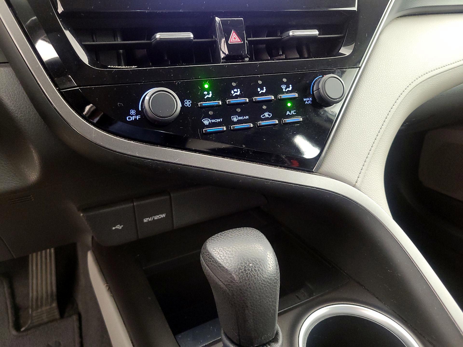 Thumbnail: 2021 Toyota Camry - 16