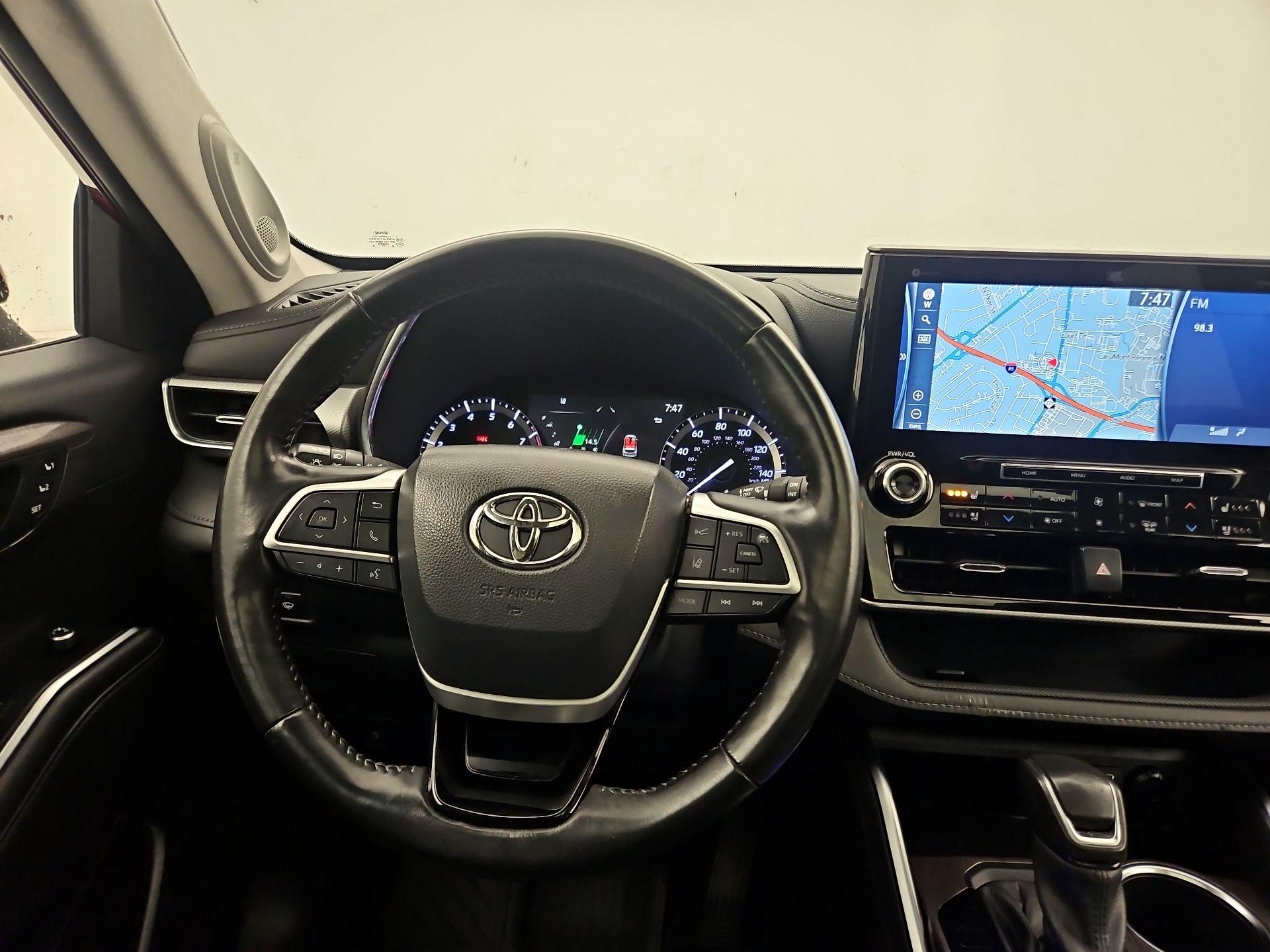 Thumbnail: 2022 Toyota Highlander - 10