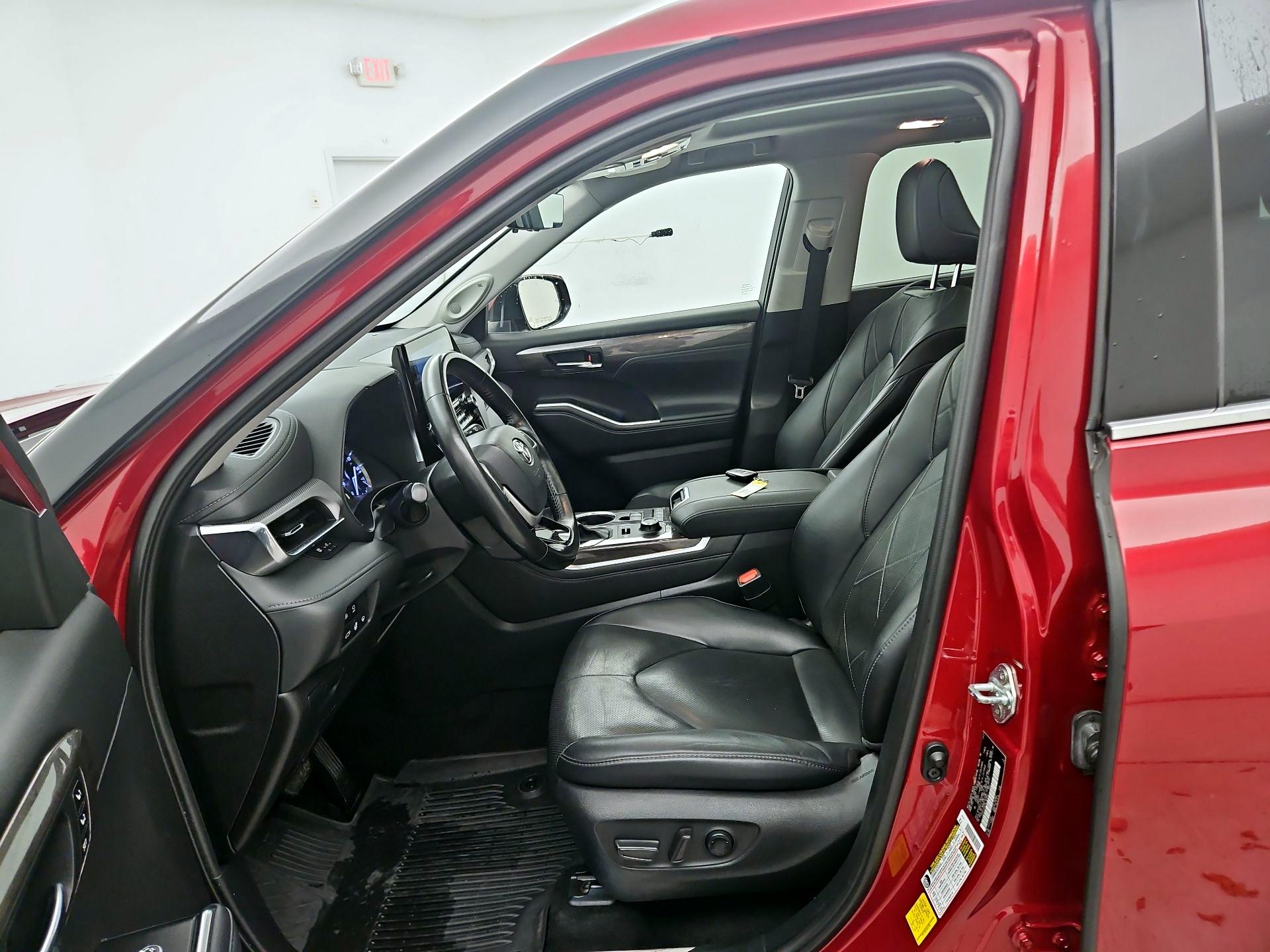 Thumbnail: 2022 Toyota Highlander - 11