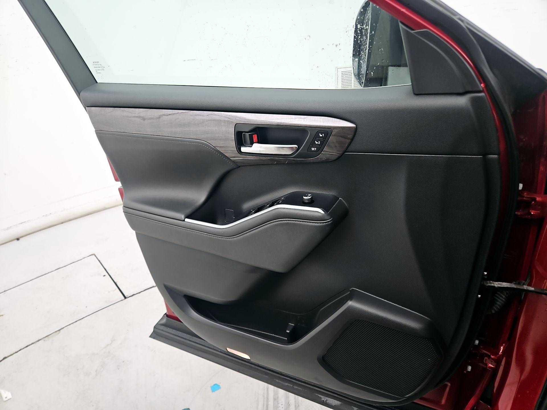 Thumbnail: 2022 Toyota Highlander - 12