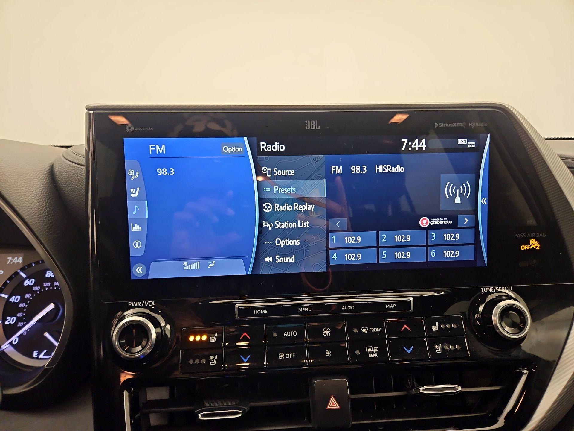 Thumbnail: 2022 Toyota Highlander - 16