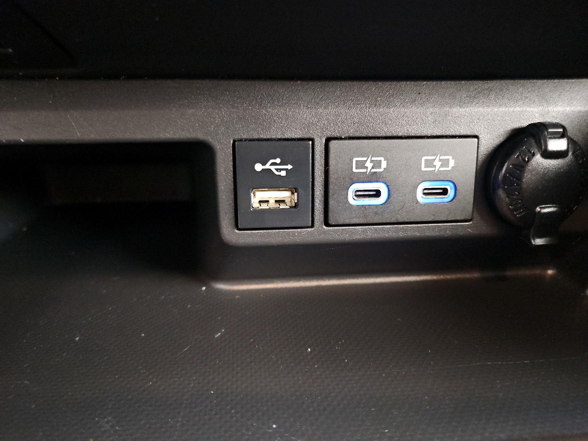 Thumbnail: 2022 Toyota Highlander - 19