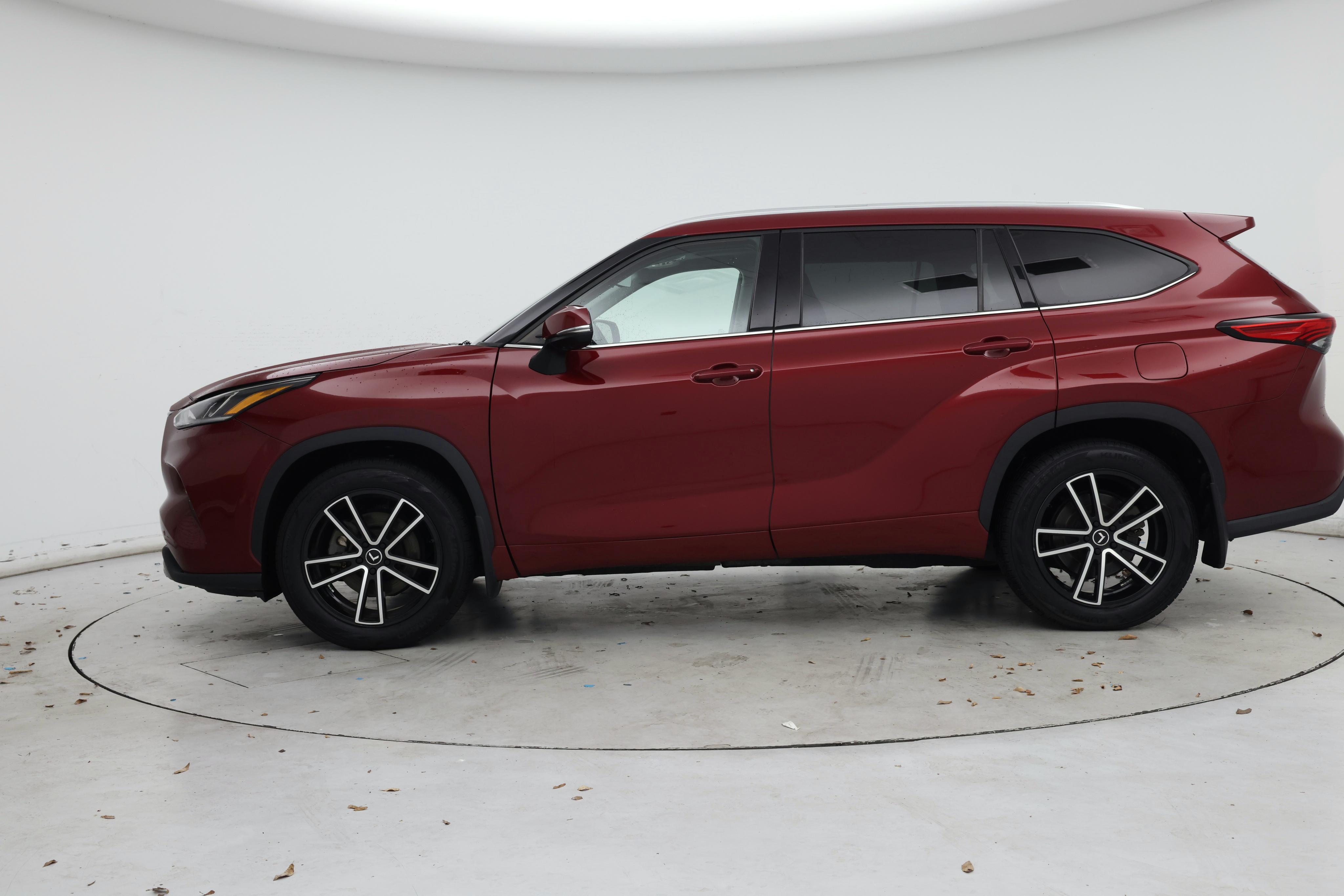 Thumbnail: 2022 Toyota Highlander - 3