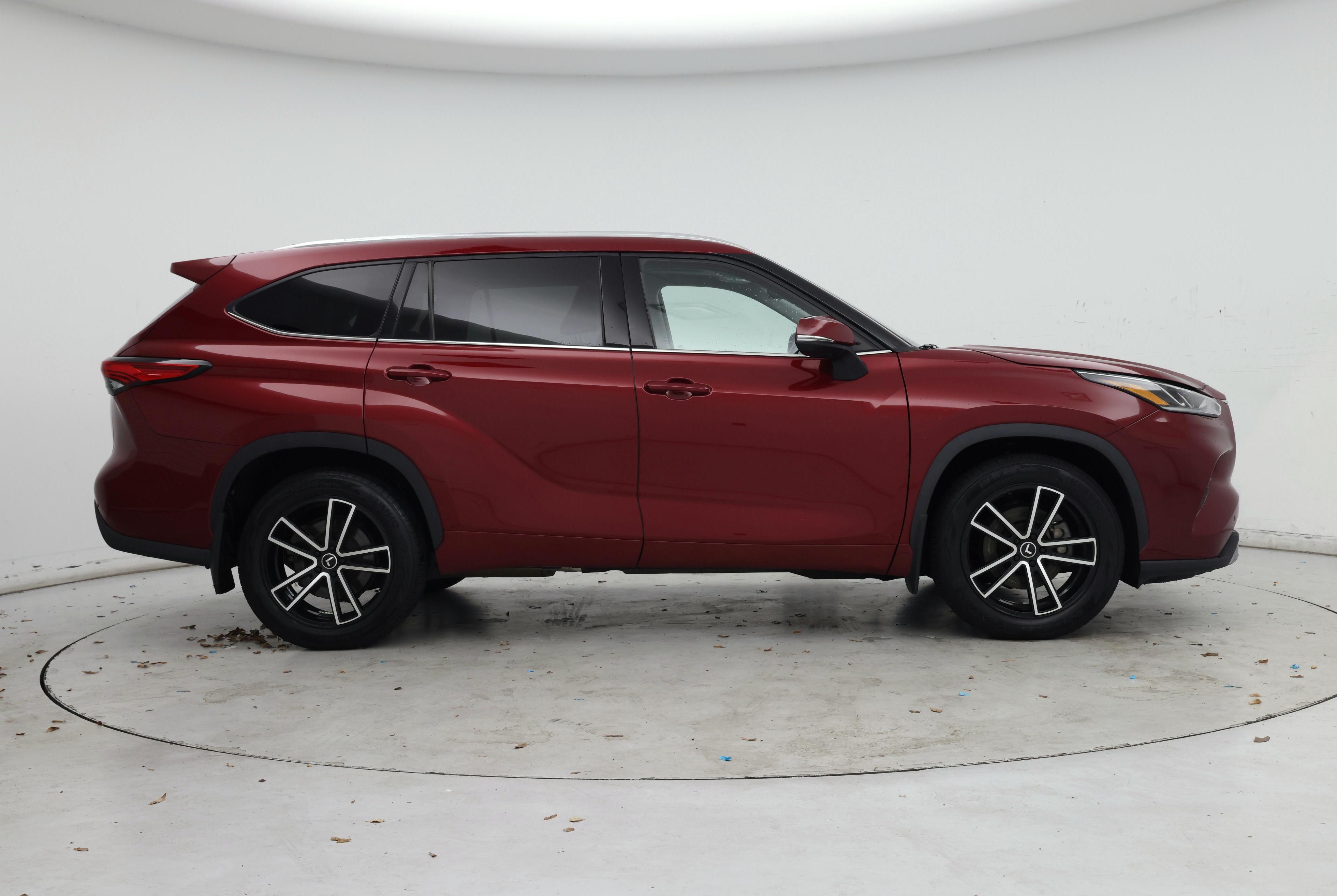 Thumbnail: 2022 Toyota Highlander - 7