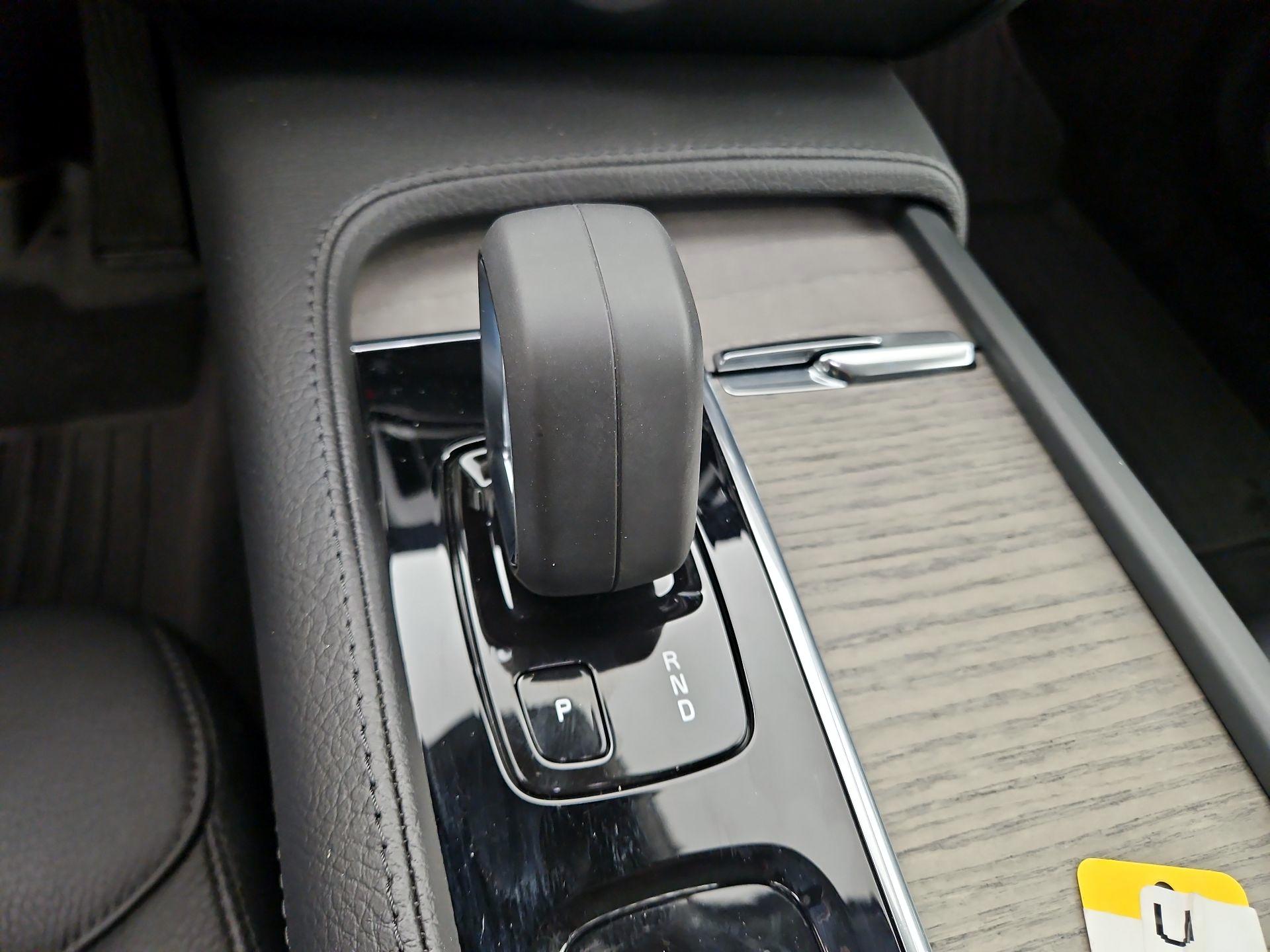 Thumbnail: 2022 Volvo S90 - 17