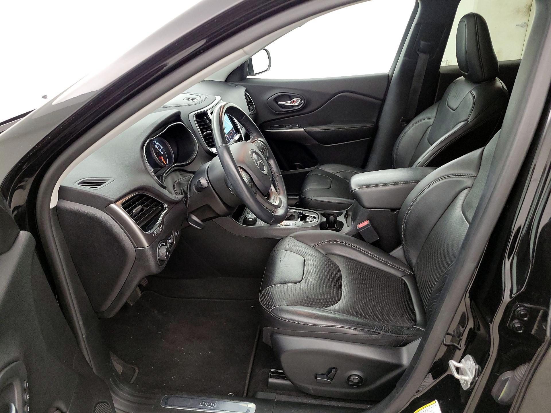 Thumbnail: 2020 Jeep Cherokee - 11