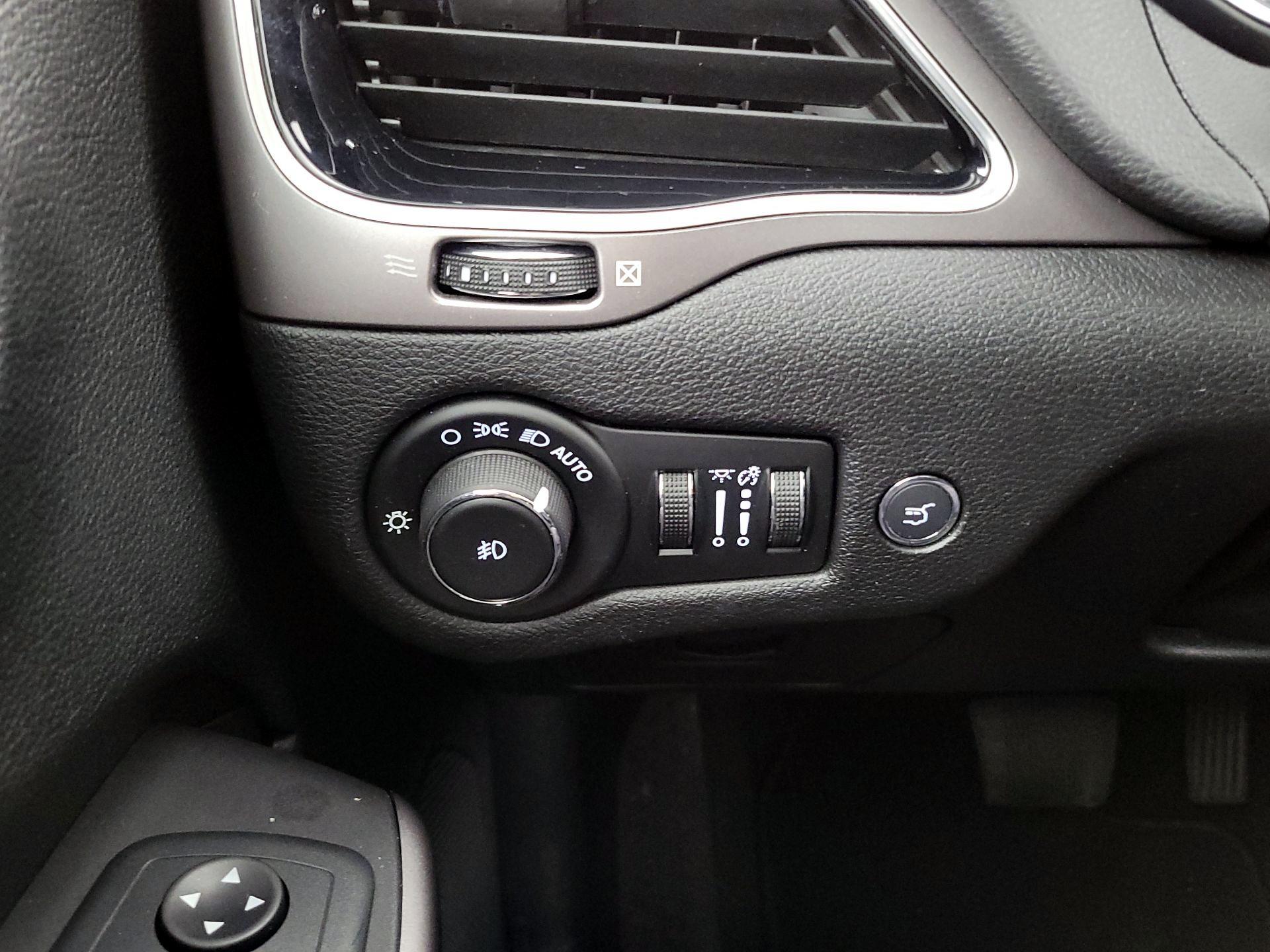 Thumbnail: 2020 Jeep Cherokee - 13