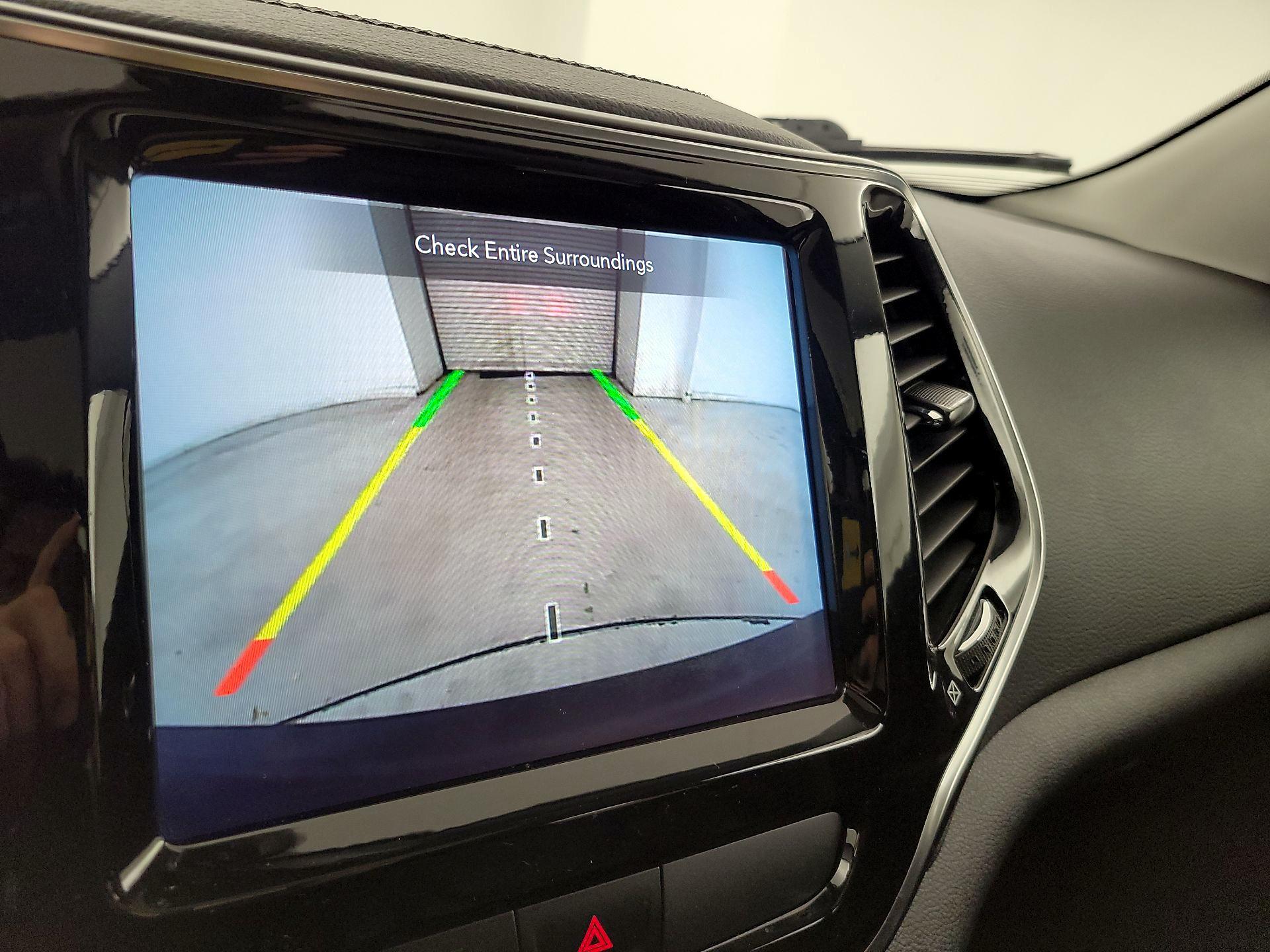 Thumbnail: 2020 Jeep Cherokee - 15