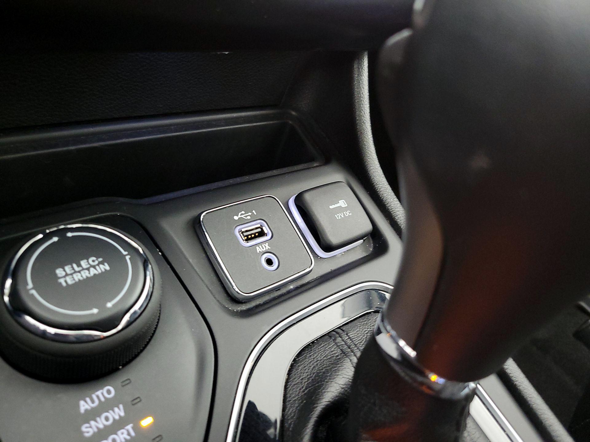 Thumbnail: 2020 Jeep Cherokee - 19