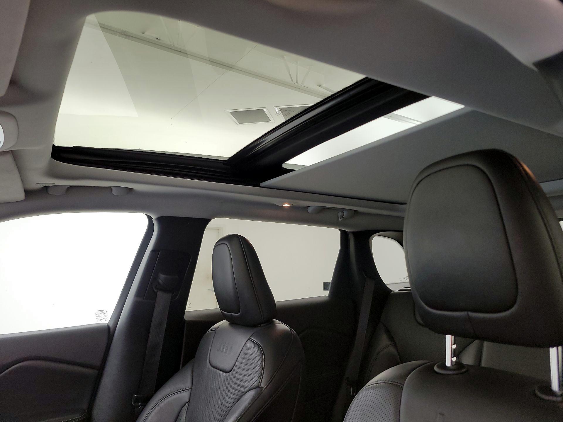 Thumbnail: 2020 Jeep Cherokee - 20