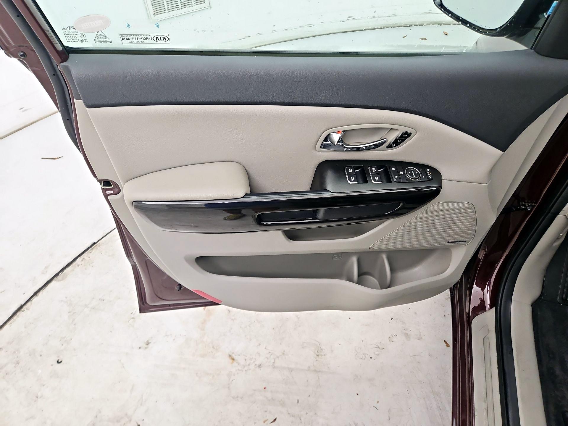 Thumbnail: 2020 Kia Sedona - 12