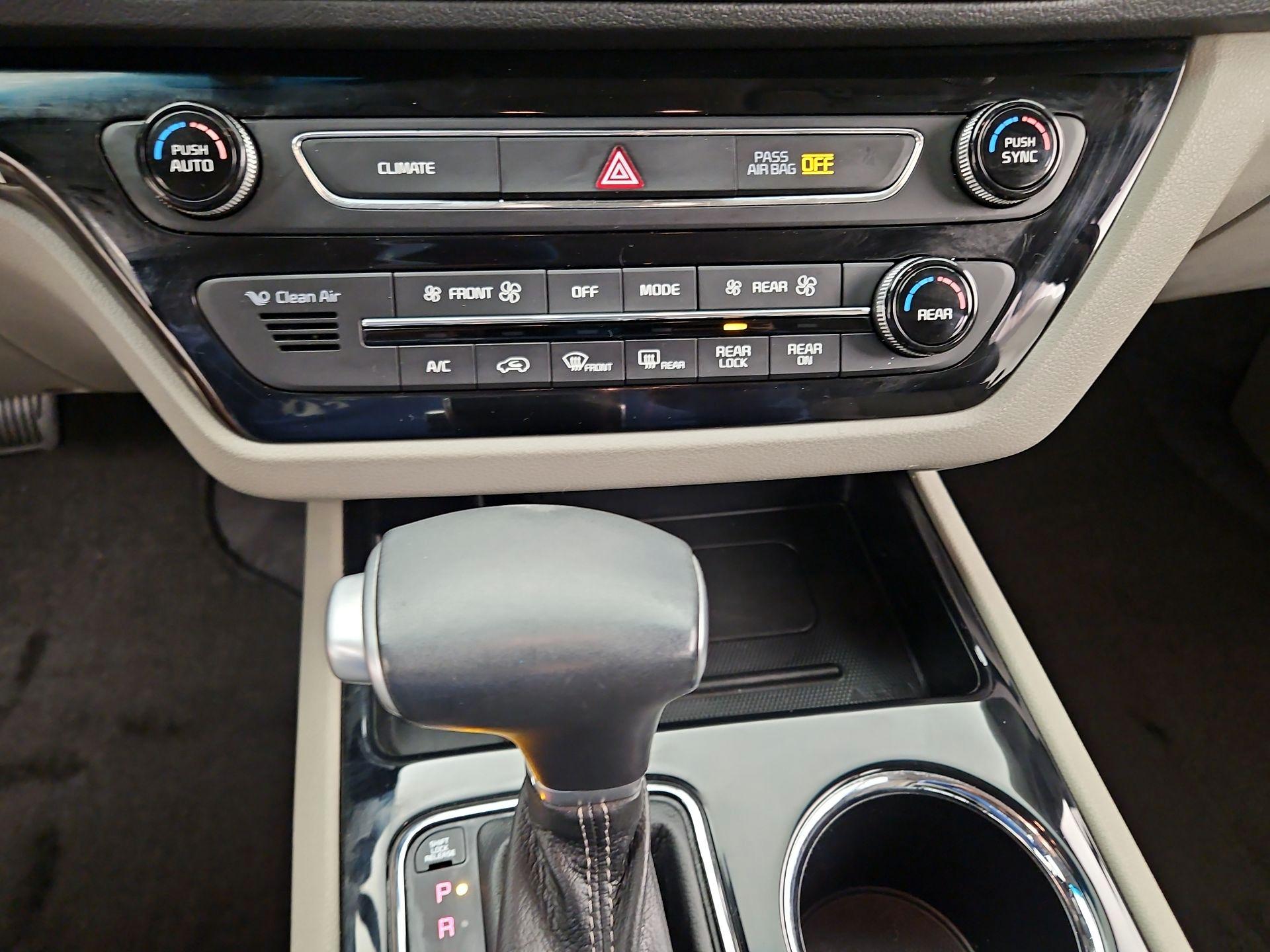 Thumbnail: 2020 Kia Sedona - 16
