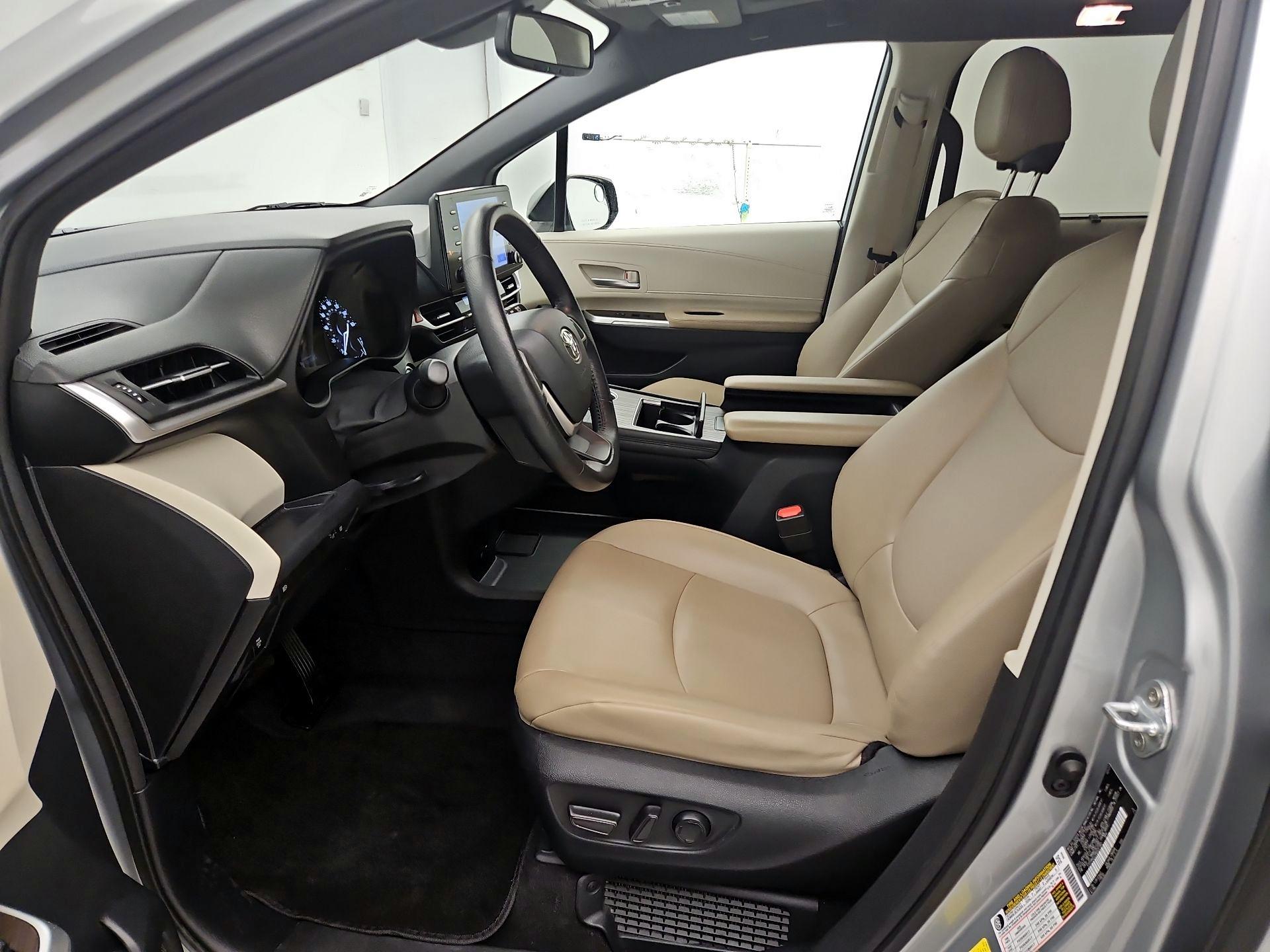 Thumbnail: 2021 Toyota Sienna - 11