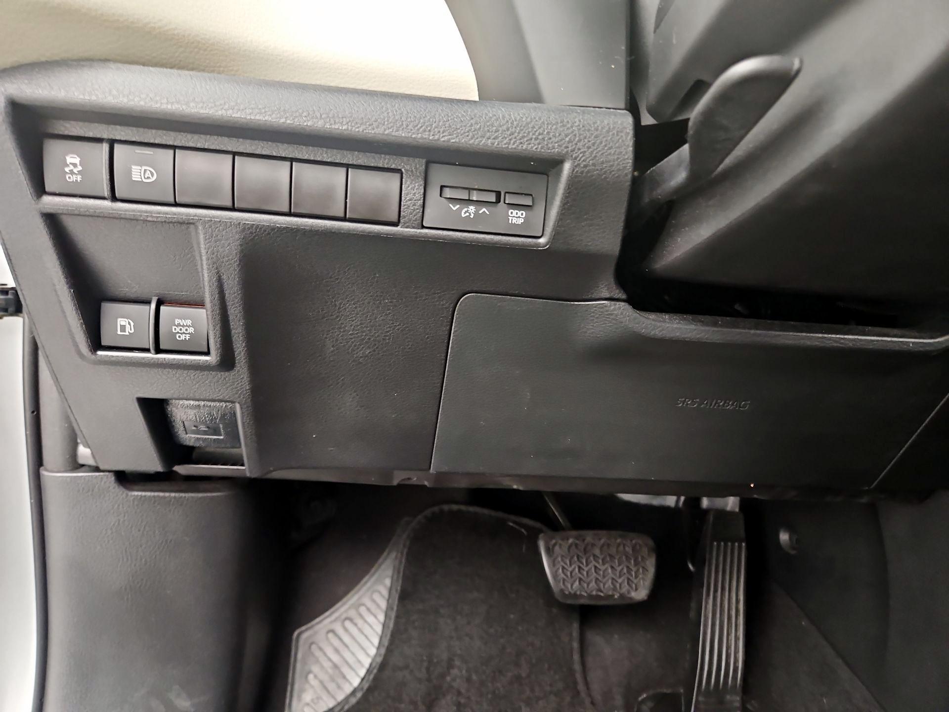 Thumbnail: 2021 Toyota Sienna - 13