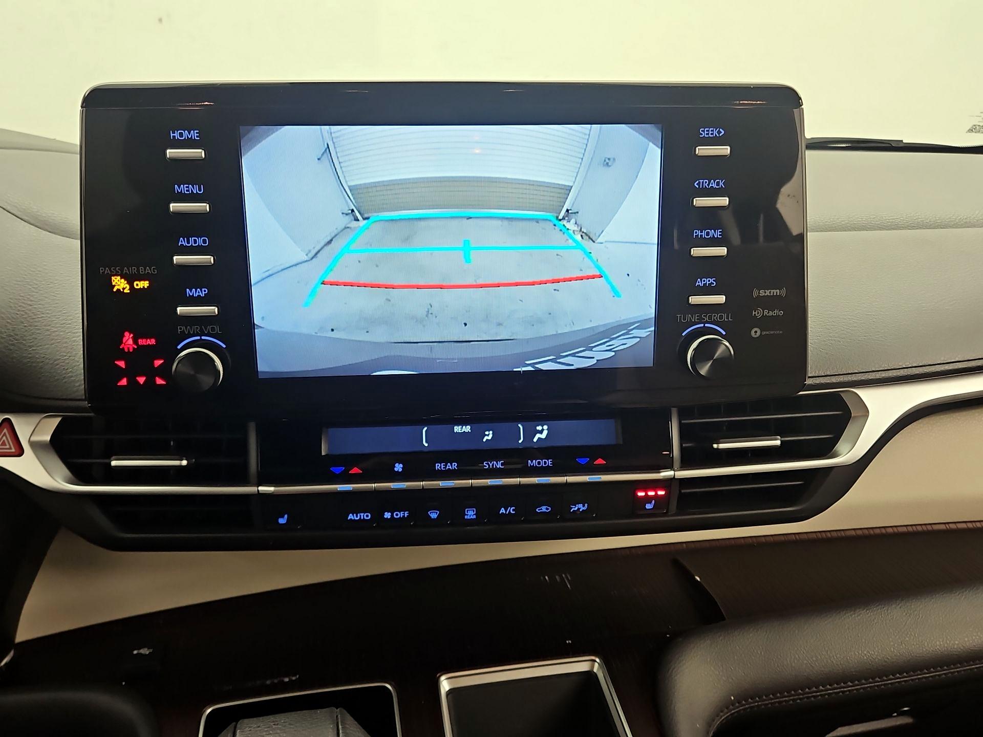 Thumbnail: 2021 Toyota Sienna - 14