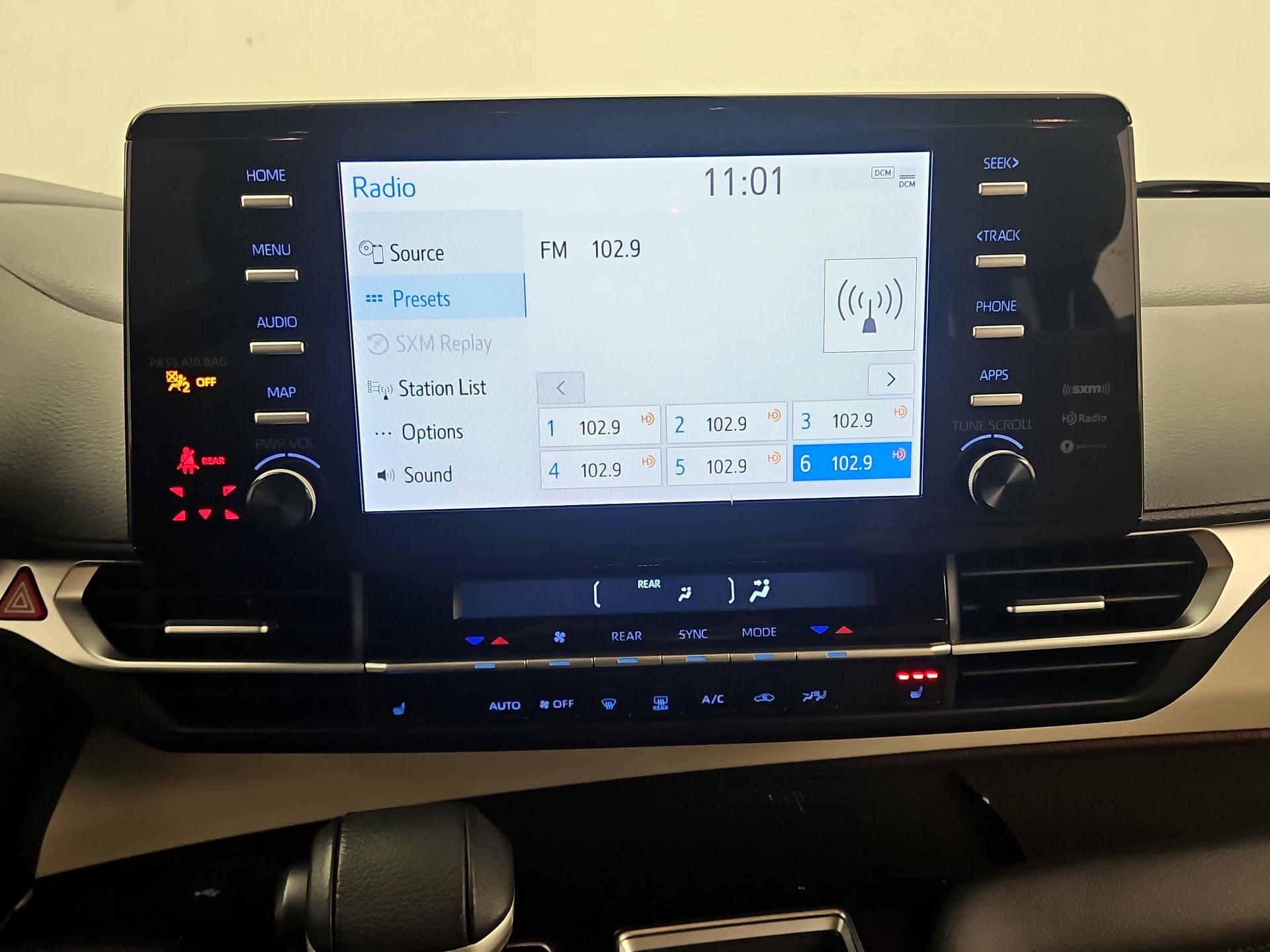 Thumbnail: 2021 Toyota Sienna - 15