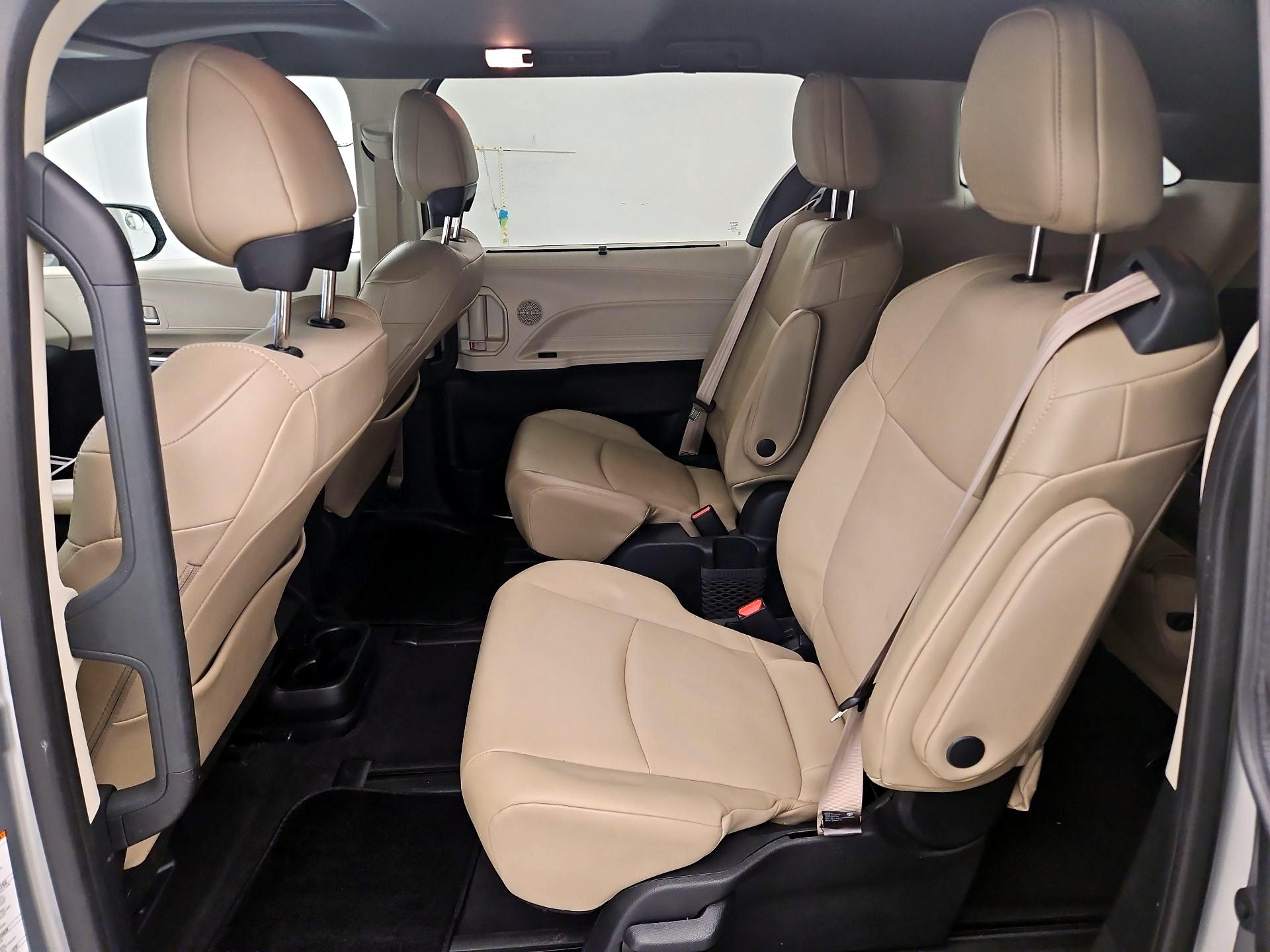 Thumbnail: 2021 Toyota Sienna - 19