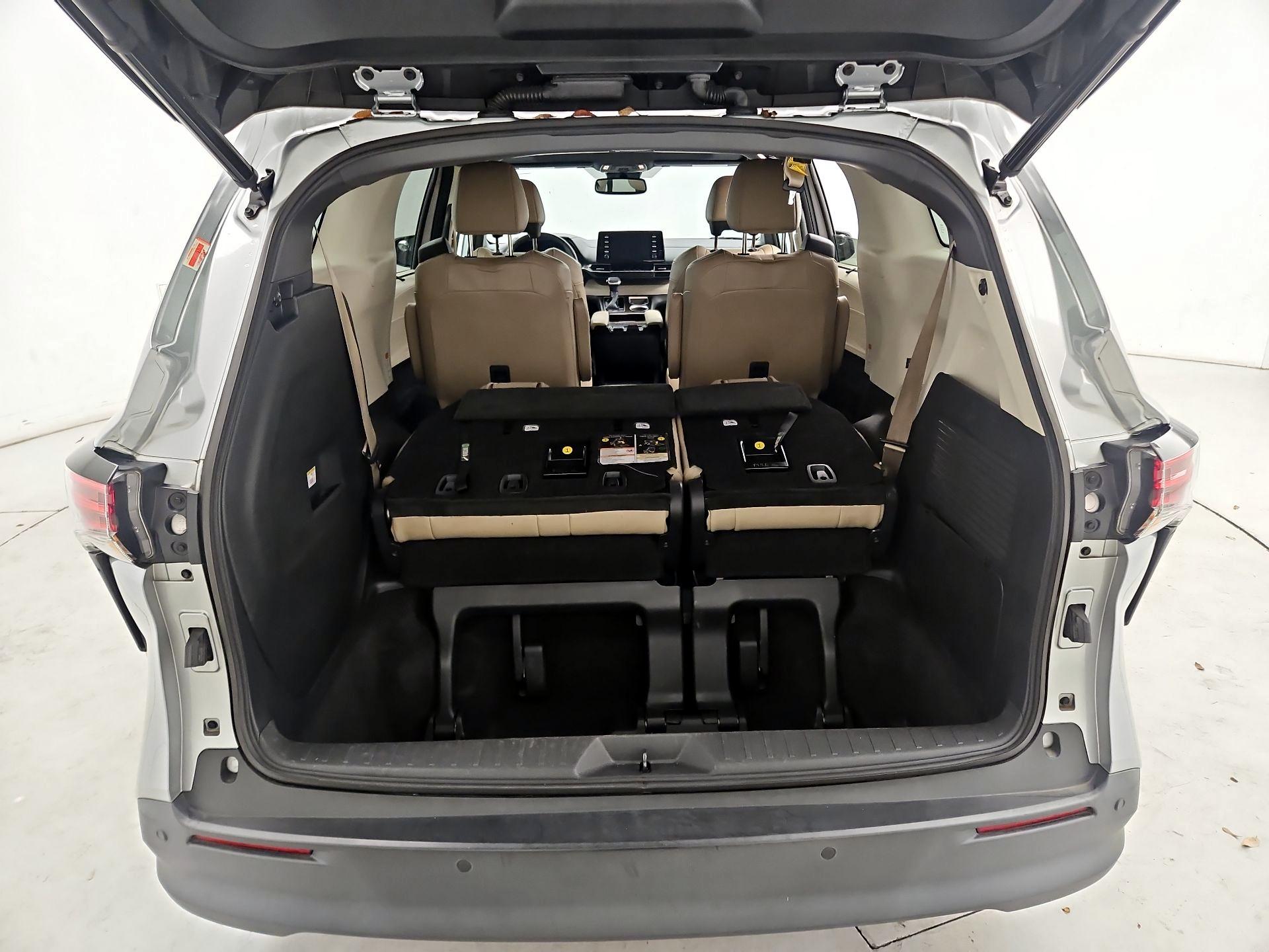 Thumbnail: 2021 Toyota Sienna - 20