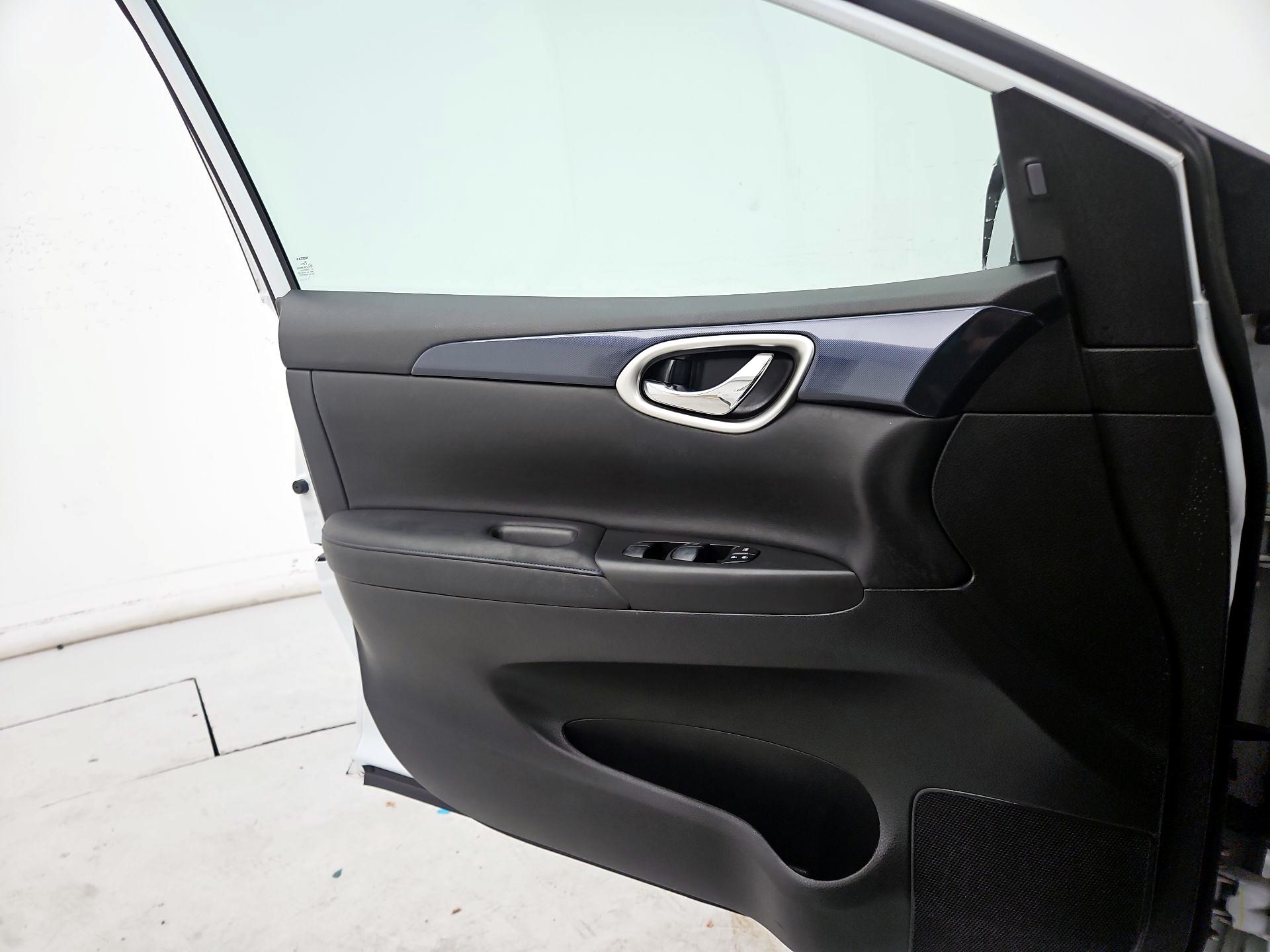 Thumbnail: 2017 Nissan Sentra - 12