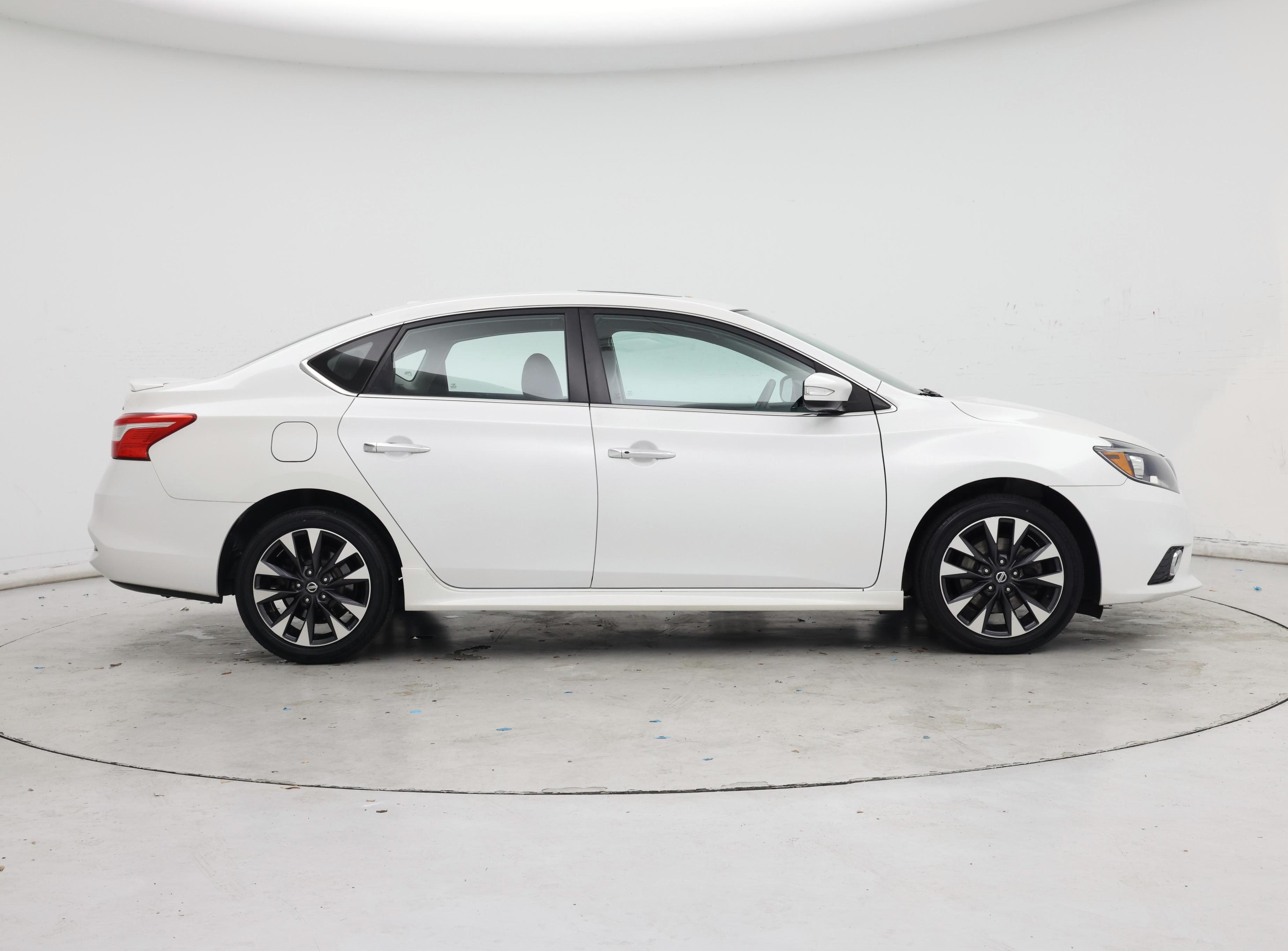 Thumbnail: 2017 Nissan Sentra - 7