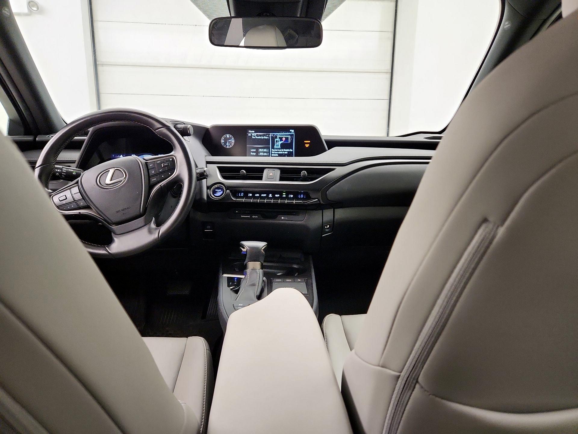 Thumbnail: 2022 Lexus UX - 9