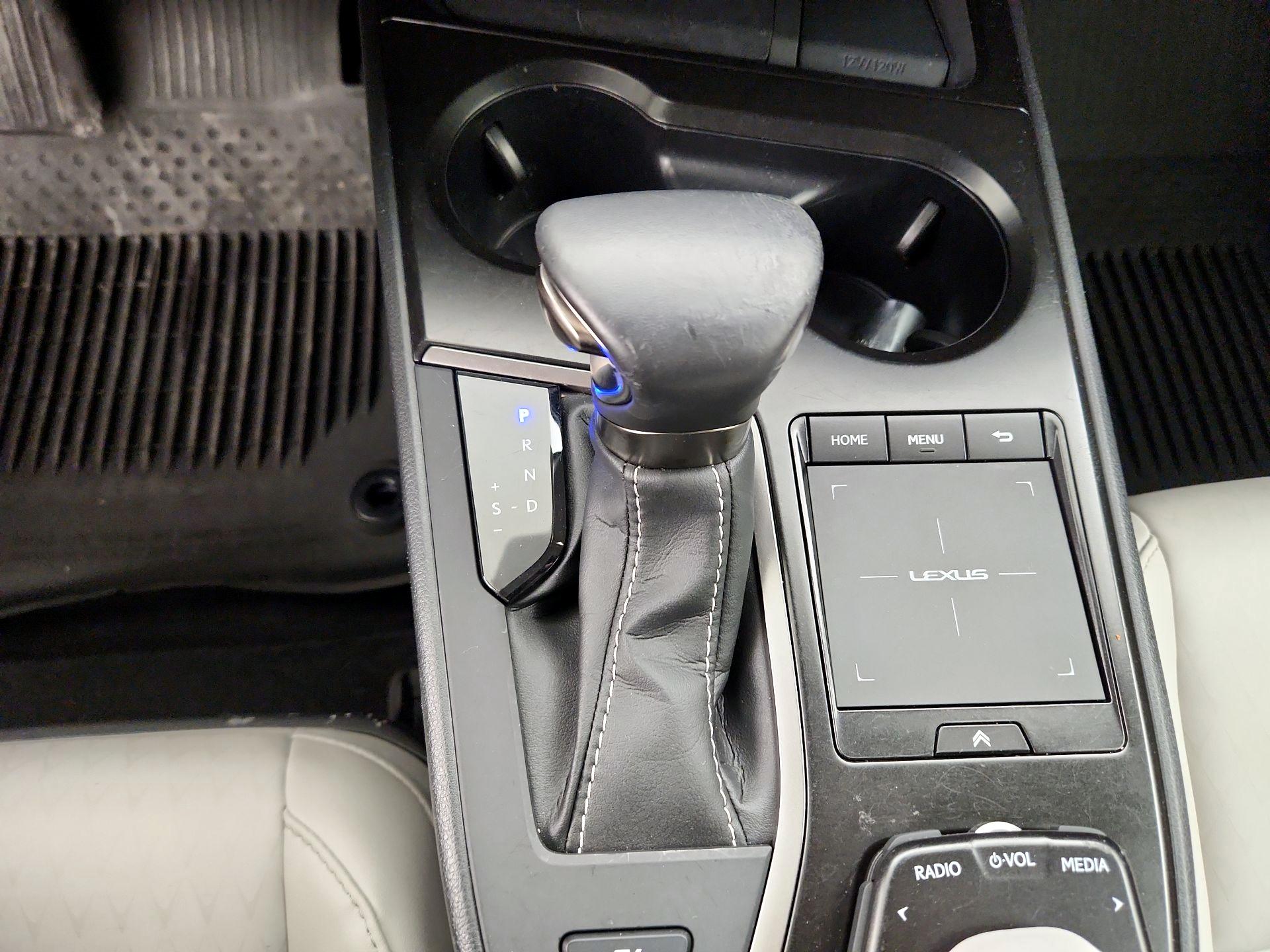 Thumbnail: 2022 Lexus UX - 17