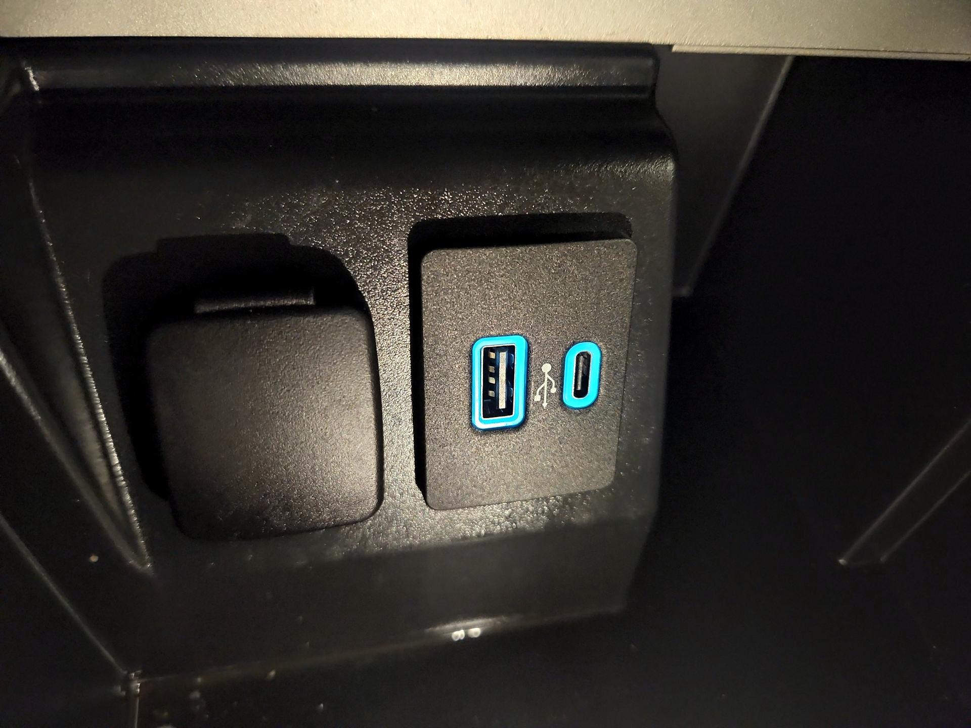 Thumbnail: 2021 Ford Explorer - 18