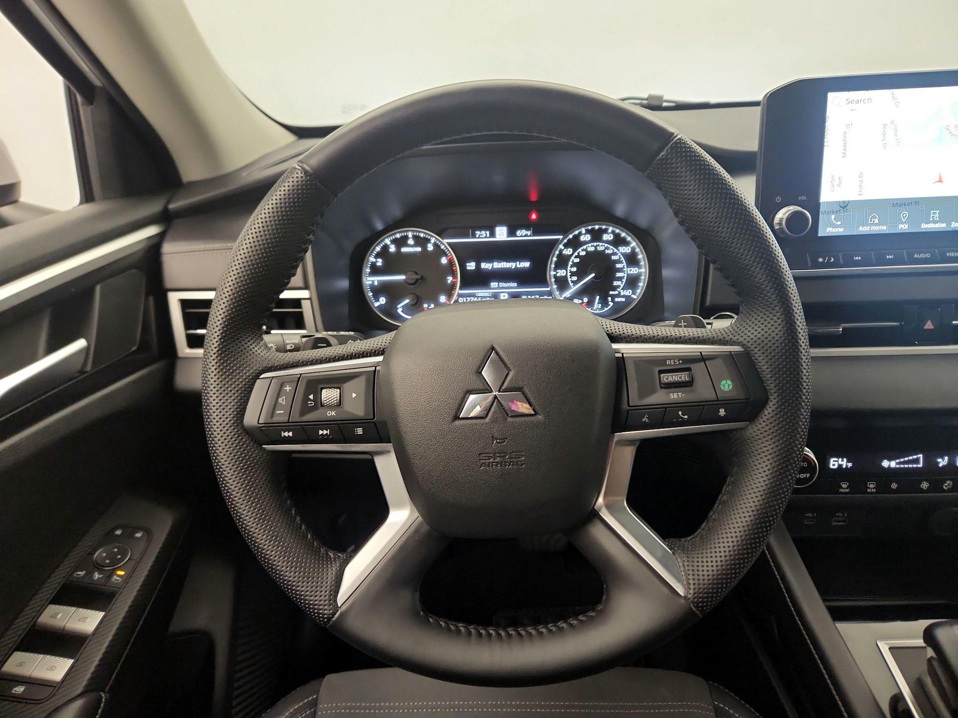 Thumbnail: 2023 Mitsubishi Outlander - 10