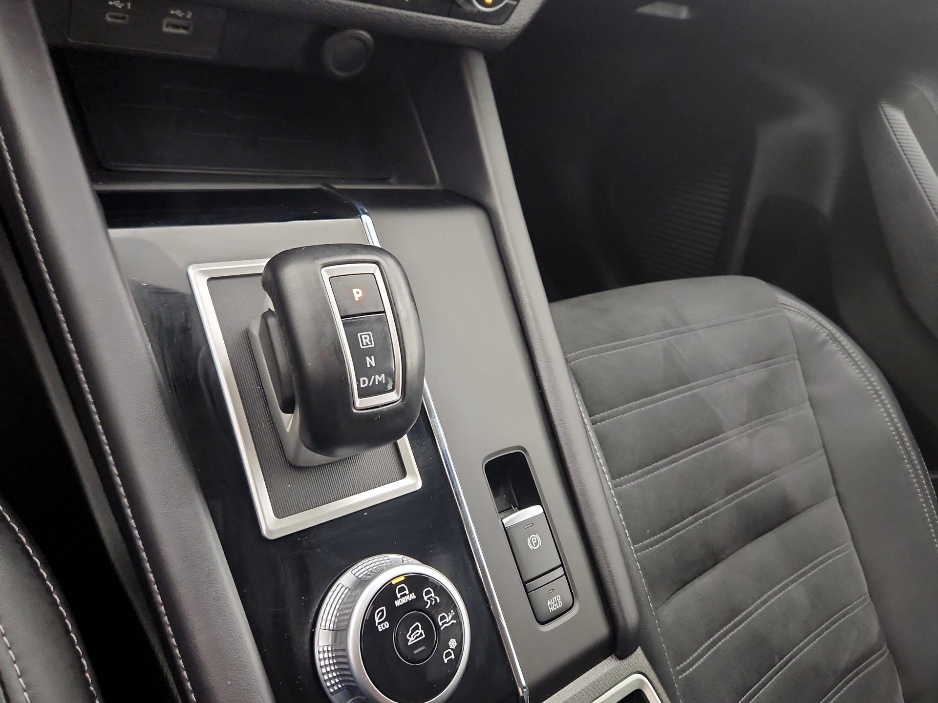 Thumbnail: 2023 Mitsubishi Outlander - 18