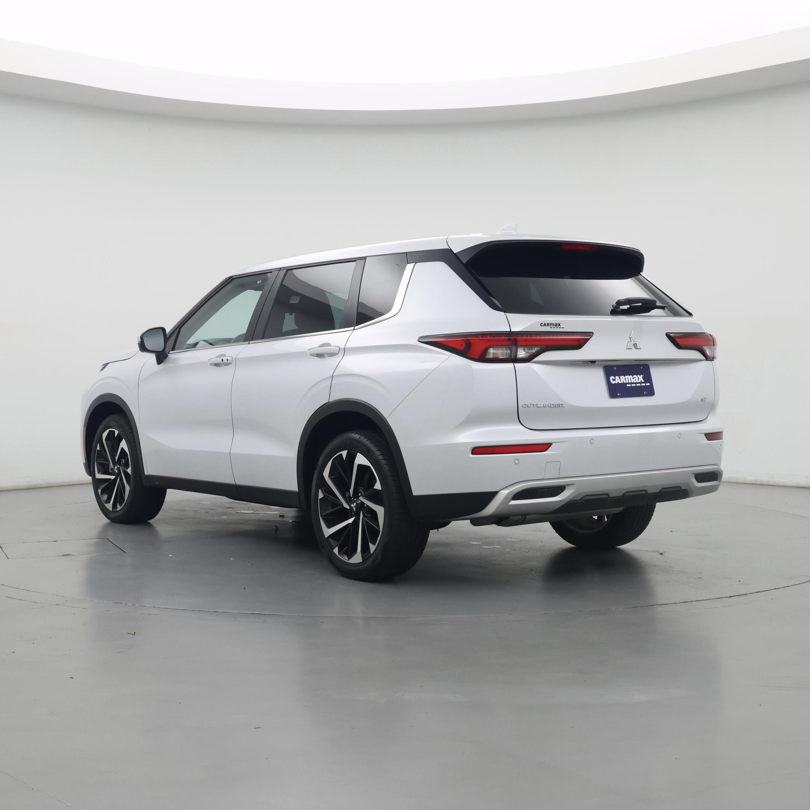 Thumbnail: 2023 Mitsubishi Outlander - 2
